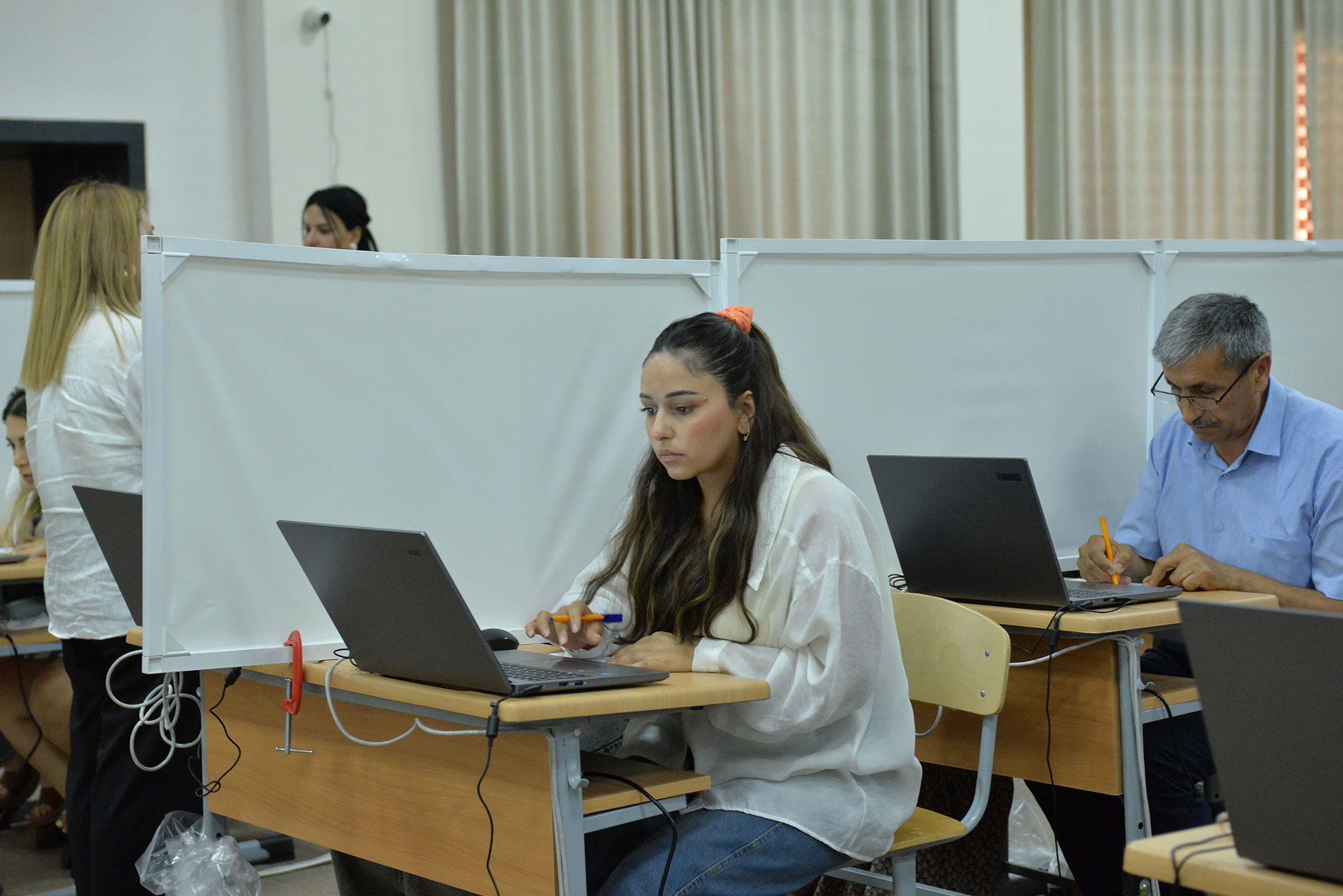 Media qurumlarının rəhbərləri və influenserlər sertifikatlaşdırma imtahanını izləyiblər