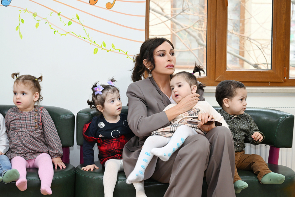 Mehriban Əliyeva Bakıda körpələr evi və uşaq evi sosial xidmət müəssisəsini ziyarət edib 