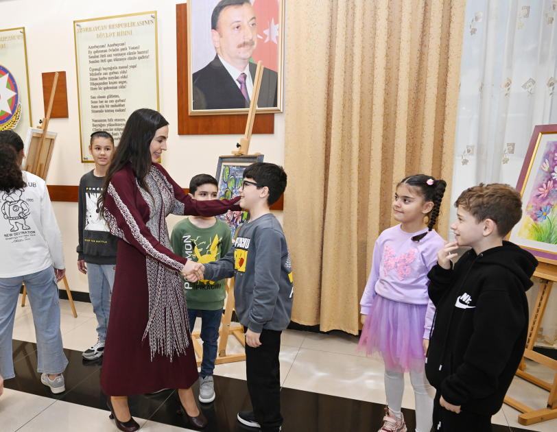 Mehriban Əliyeva Bakıda körpələr evi və uşaq evi sosial xidmət müəssisəsini ziyarət edib