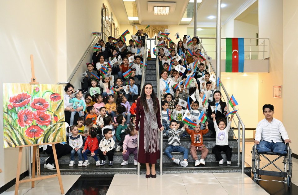Mehriban Əliyeva Bakıda körpələr evi və uşaq evi sosial xidmət müəssisəsini ziyarət edib