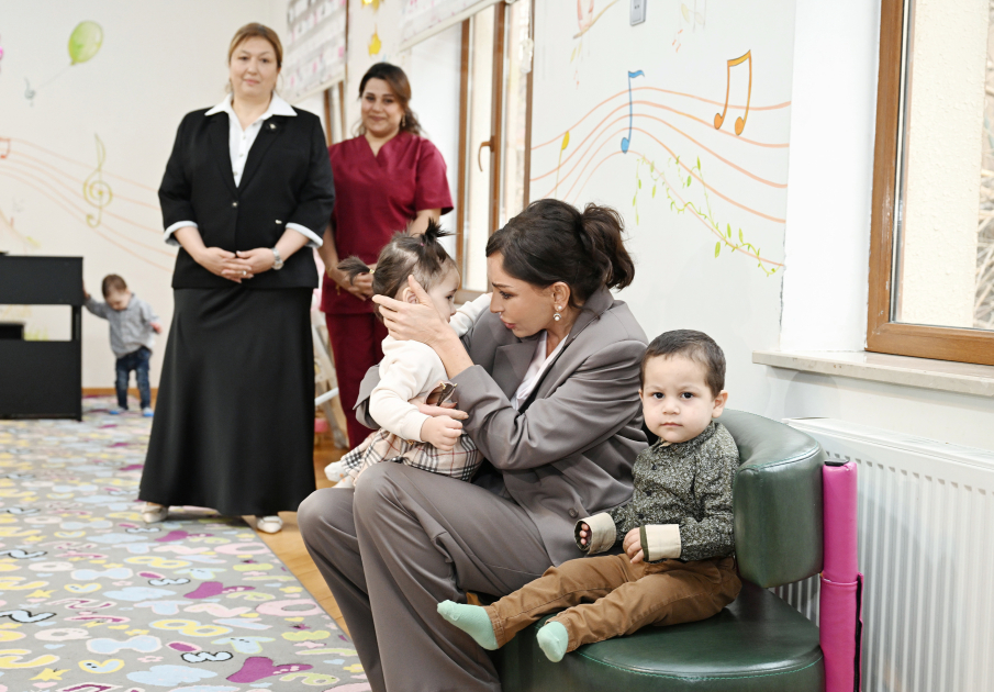 Mehriban Əliyeva Bakıda körpələr evi və uşaq evi sosial xidmət müəssisəsini ziyarət edib