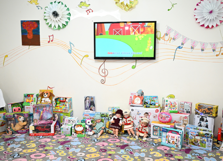 Mehriban Əliyeva Bakıda körpələr evi və uşaq evi sosial xidmət müəssisəsini ziyarət edib