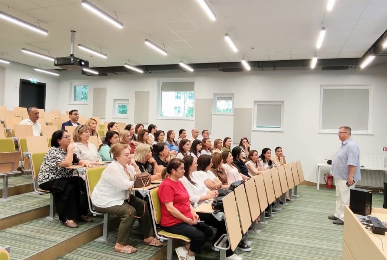 Məktəb direktorları beynəlxalq təcrübə proqramında iştirak ediblər  