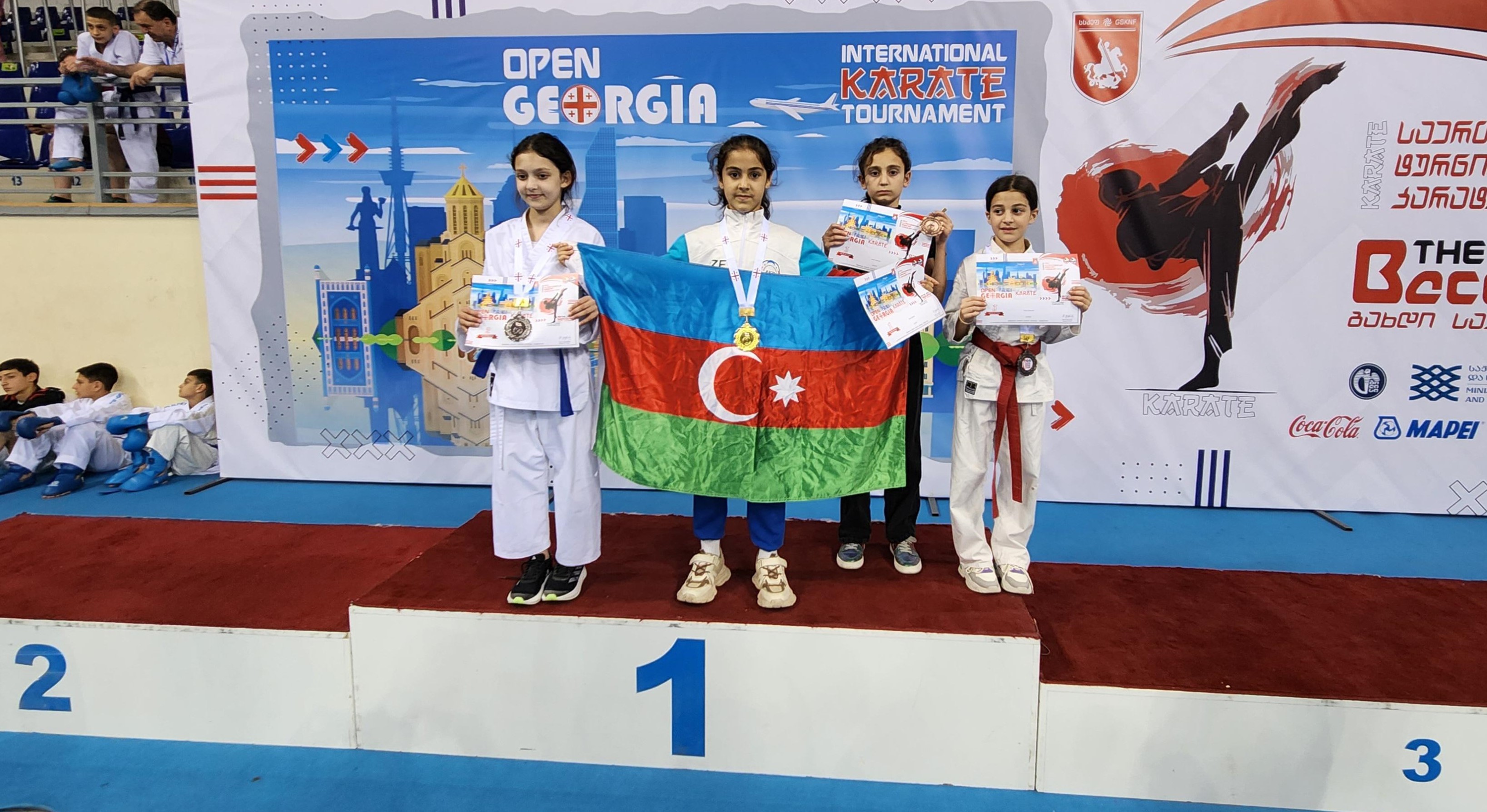 Məktəbdə əlaçı, karatedə zirvədə – 11 yaşlı dünya çempionunun uğur hekayəsi  