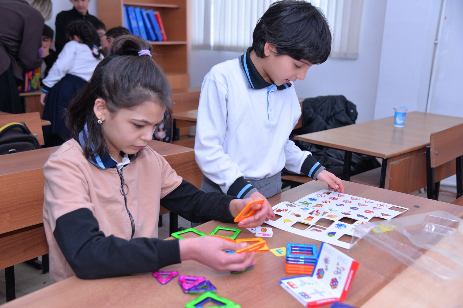 Məktəbdə uşaq sığınacağının sakinləri ilə görüş olub 