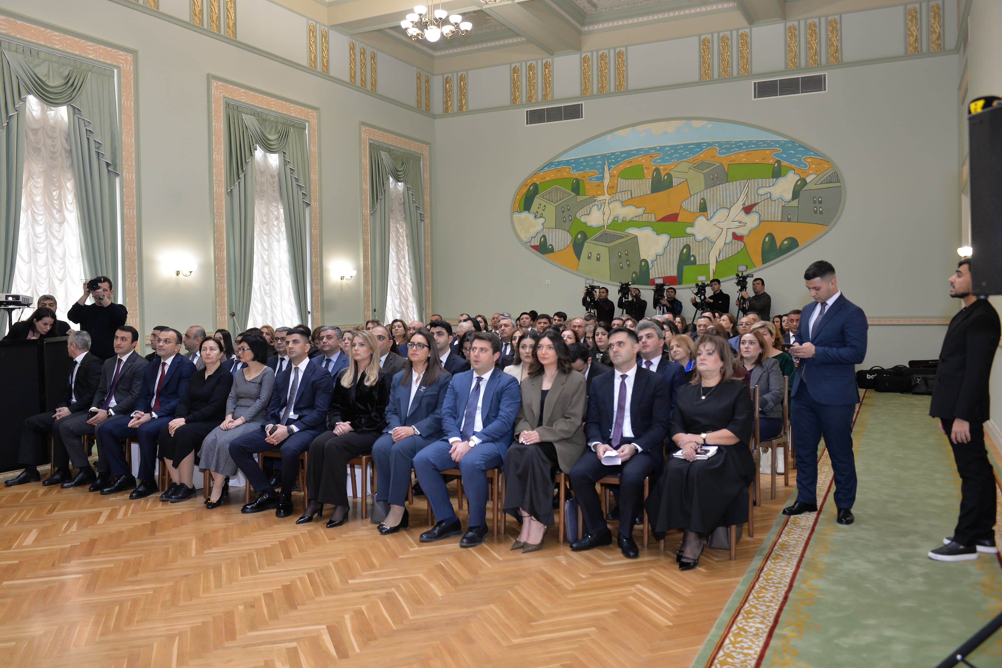 Məktəbdənkənar təhsilə dair ilk respublika konfransı keçirilib