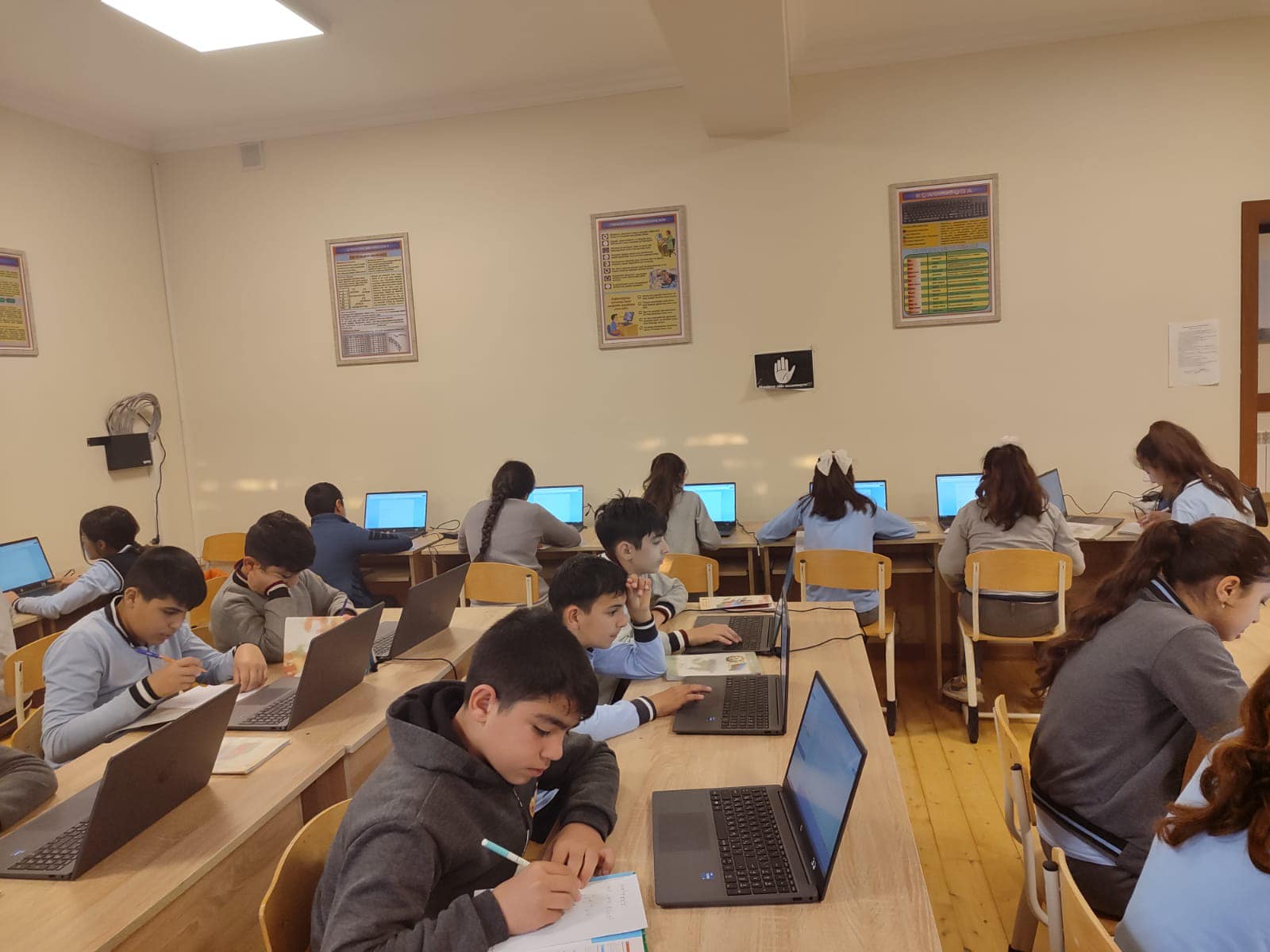 Məktəblərdə böyük summativ qiymətləndirmələr rəqəmsal formada keçirilir