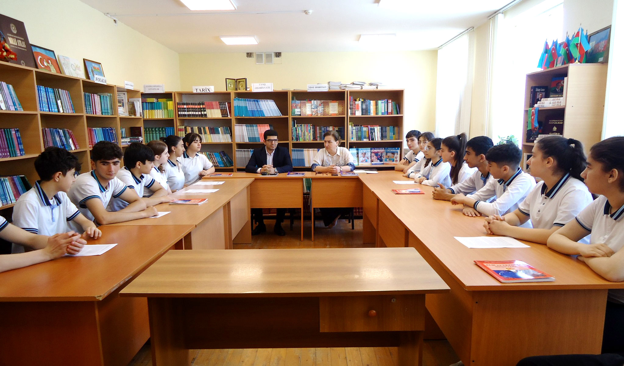 Məktəblərdə “İnsan hüquqları aylığı” ilə bağlı tədbirlər keçirilir