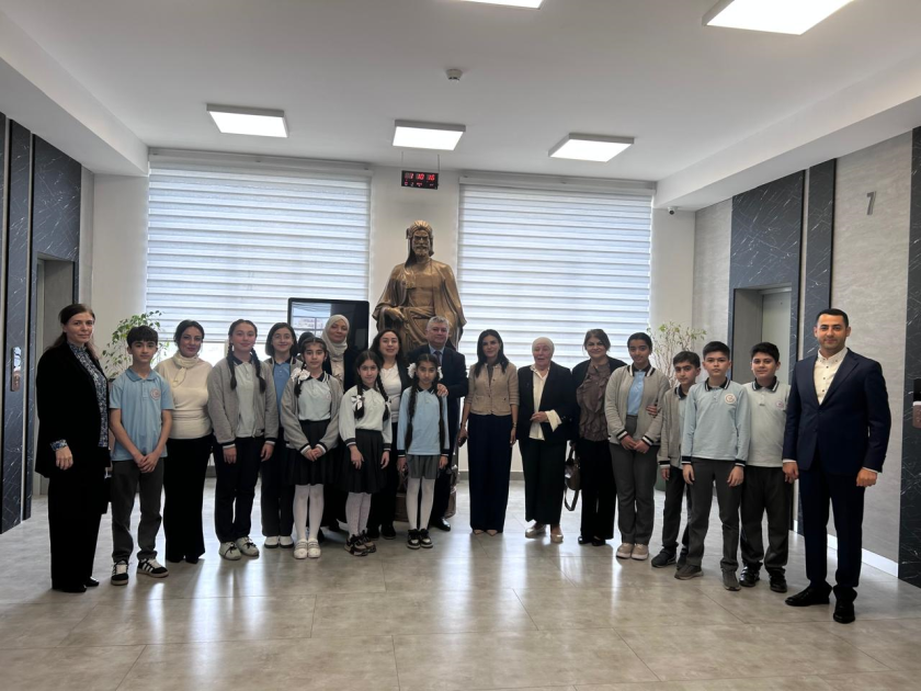 Məktəblilər BDU-da olublar