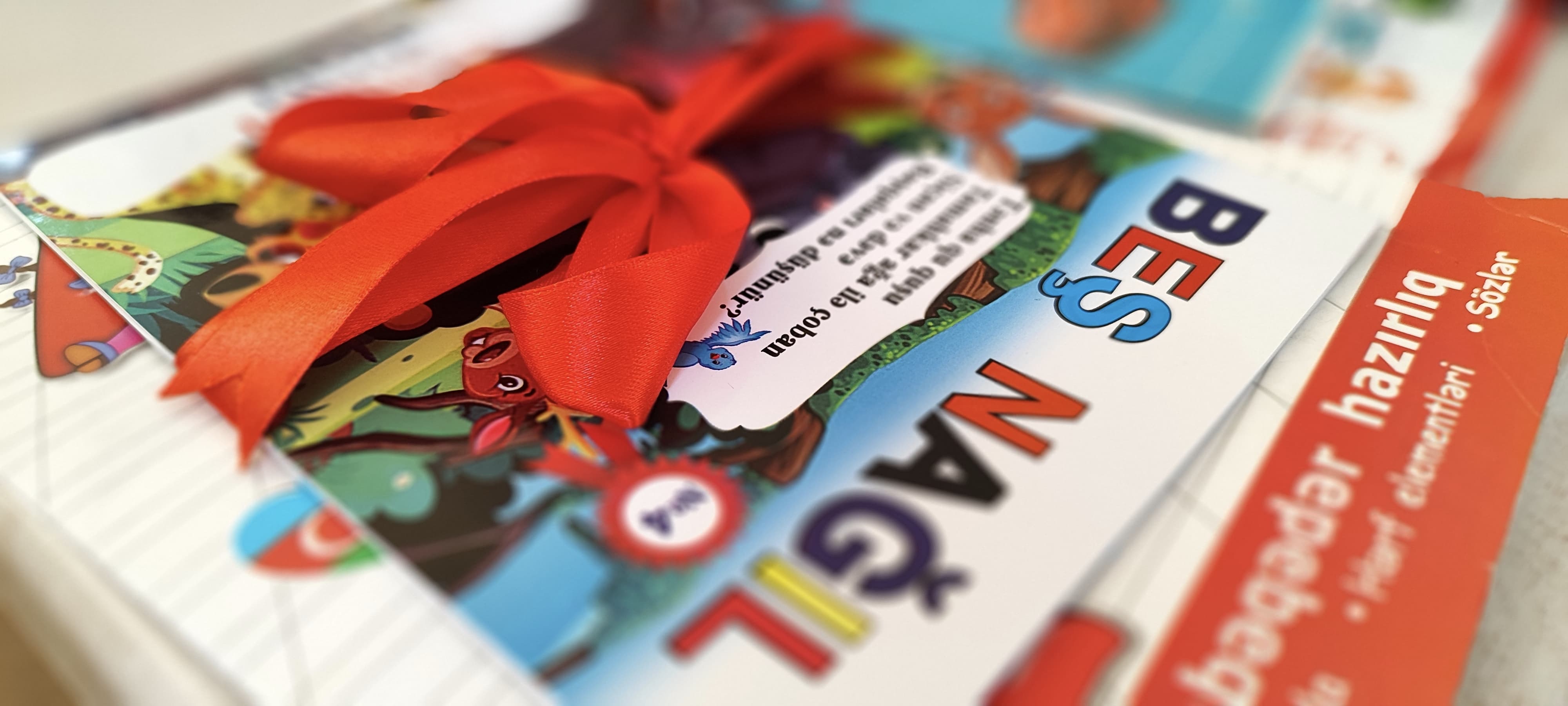 Məktəblilər Beynəlxalq Kitab Bağışlama Gününə dəstək aksiyası keçirdilər