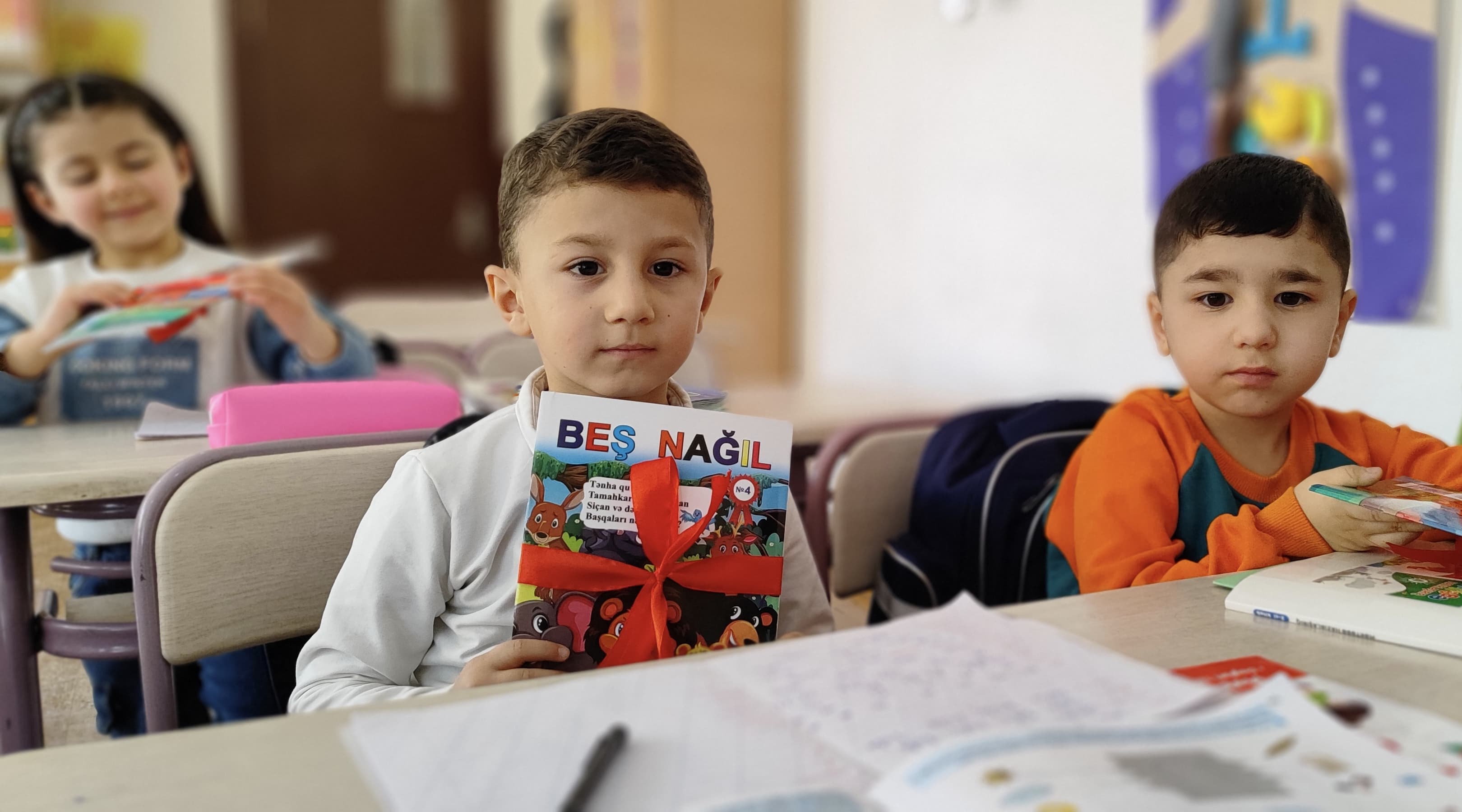 Məktəblilər Beynəlxalq Kitab Bağışlama Gününə dəstək aksiyası keçirdilər