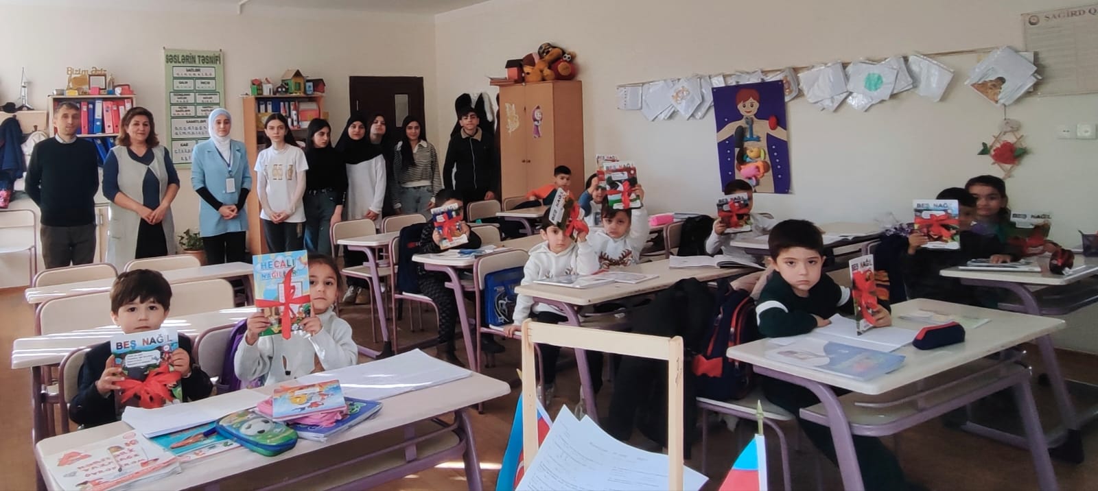 Məktəblilər Beynəlxalq Kitab Bağışlama Gününə dəstək aksiyası keçirdilər