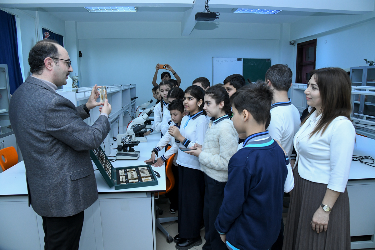 Məktəblilər BMU-da ekskursiyada olublar