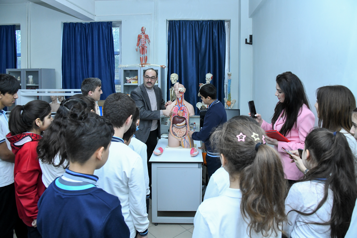 Məktəblilər BMU-da ekskursiyada olublar