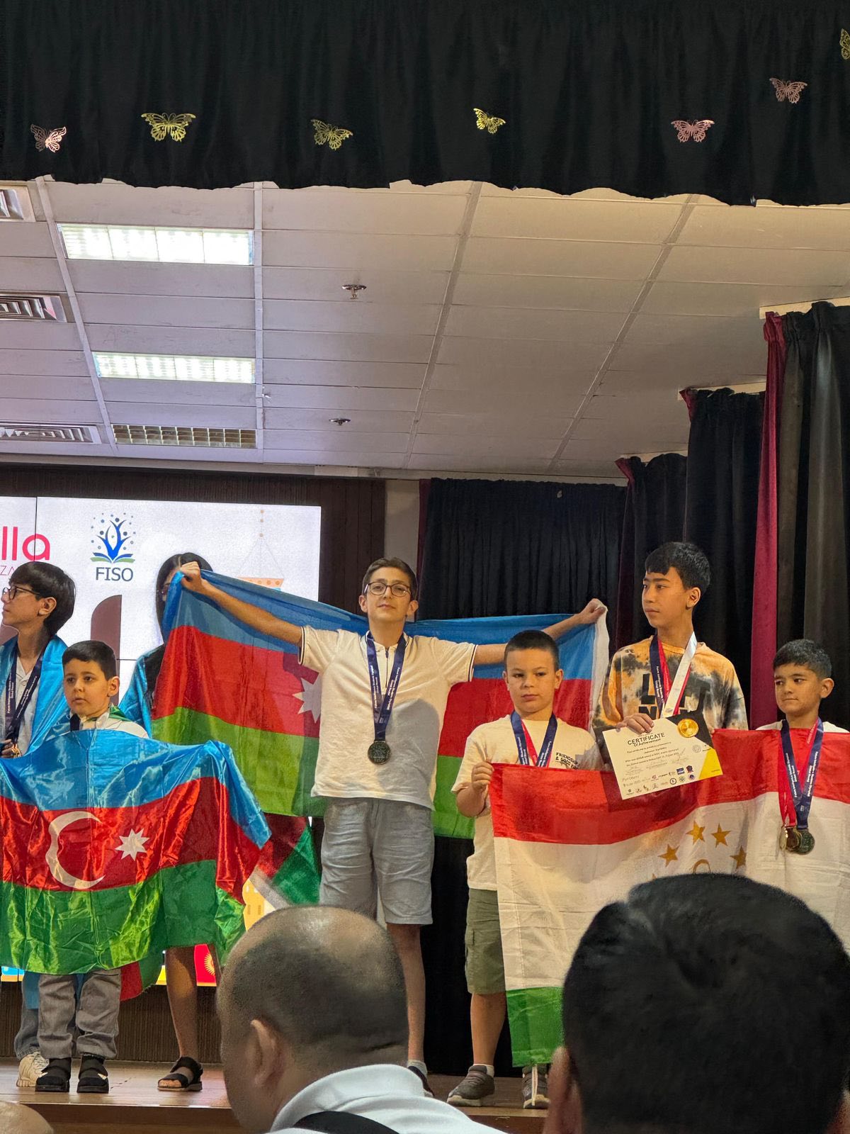 Məktəblimiz beynəlxalq olimpiadada qızıl mükafat qazanıb