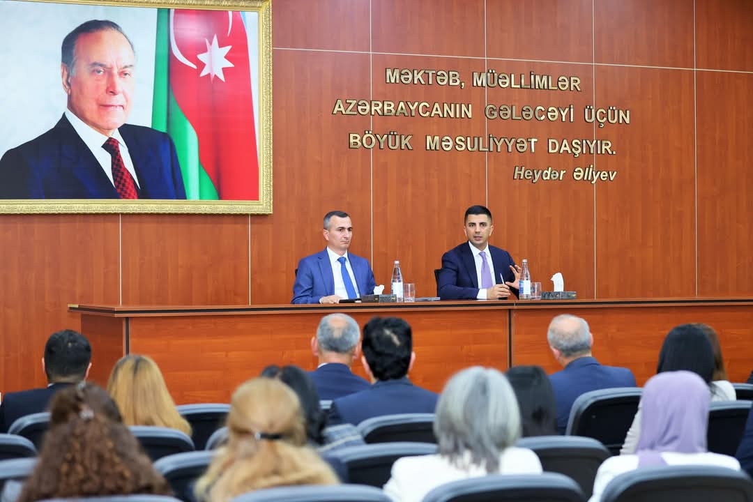 Mərkəzi Aran Regional Təhsil İdarəsinin müdiri kollektivə təqdim olunub