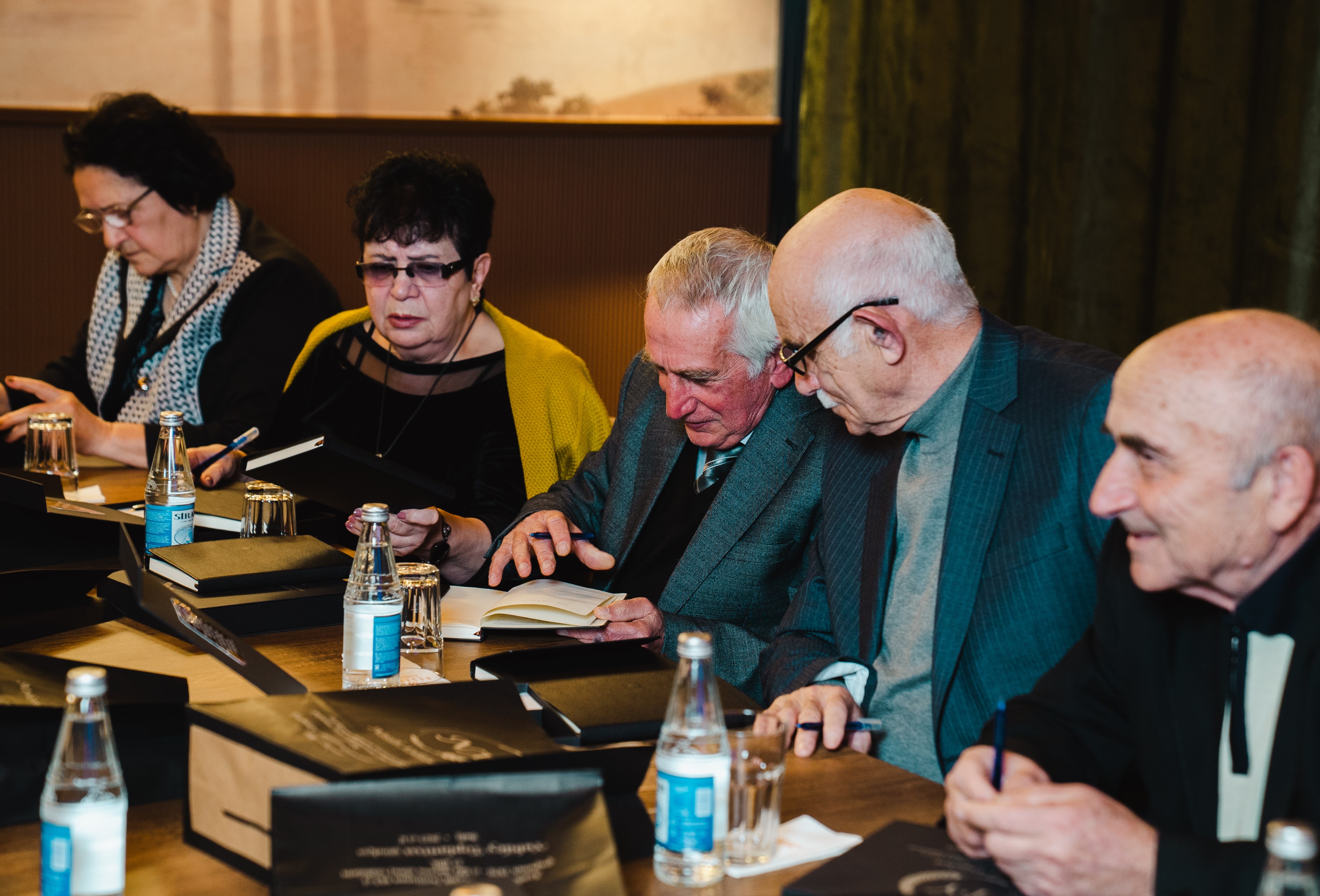 Məzunlar 55 ildən sonra oxuduqları məktəbdə görüşdülər 