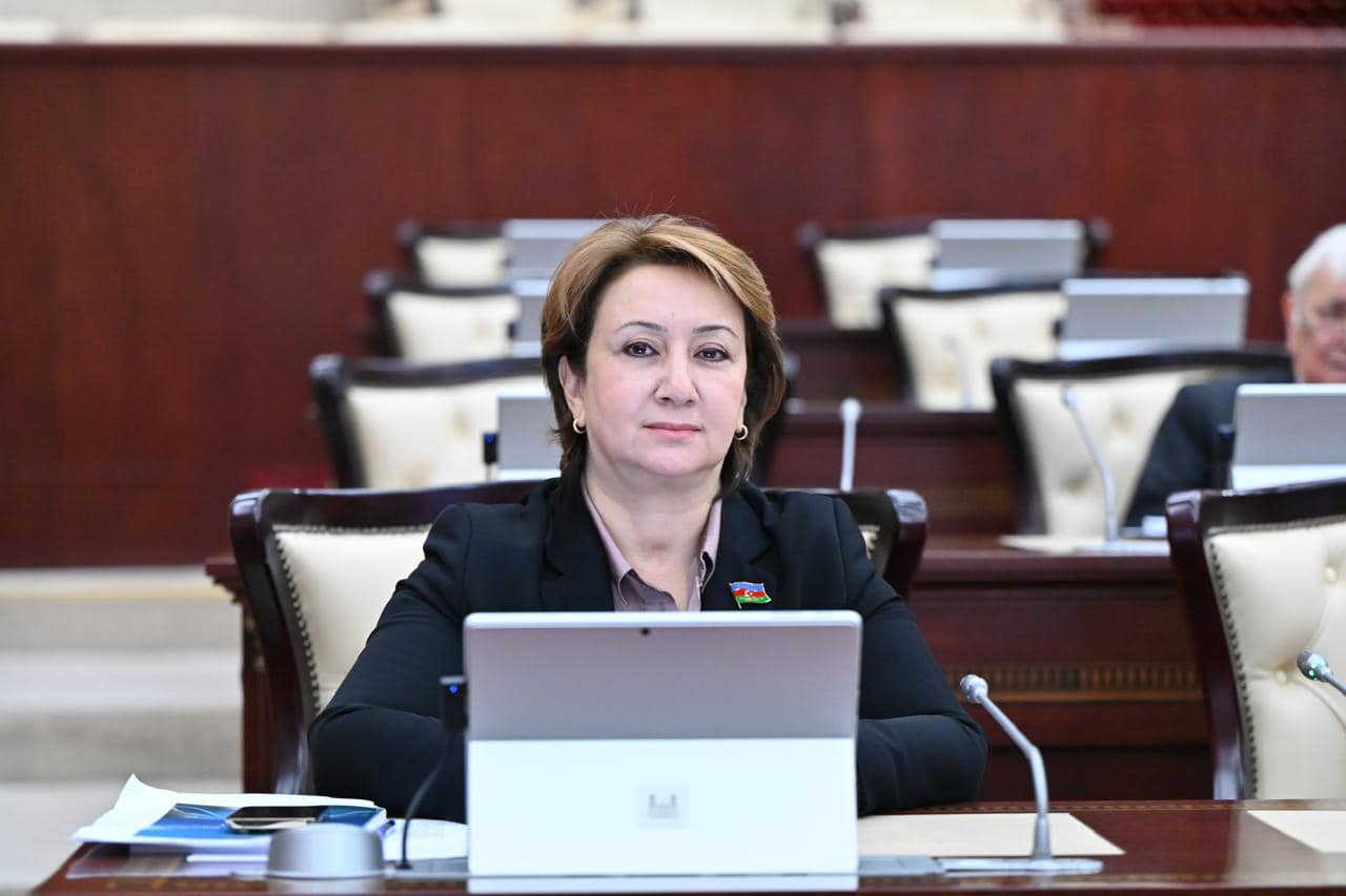 Millət vəkilindən məktəblərdə telefon qadağası ilə bağlı AÇIQLAMA 