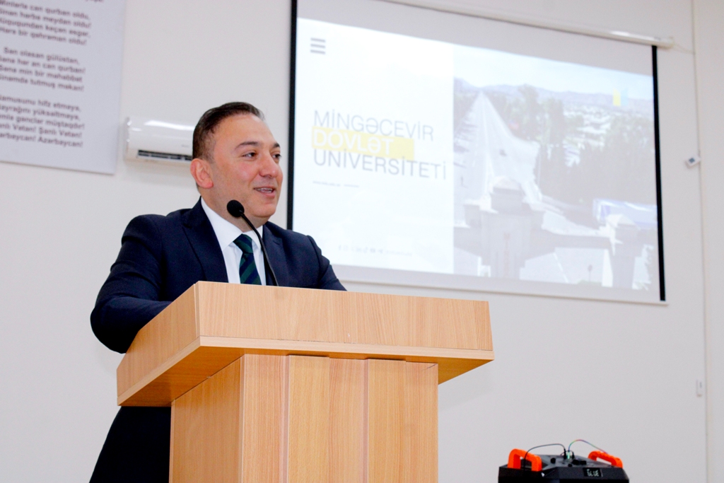 Mingəçevir Dövlət Universitetinin rektoru abituriyentlərlə görüşüb  