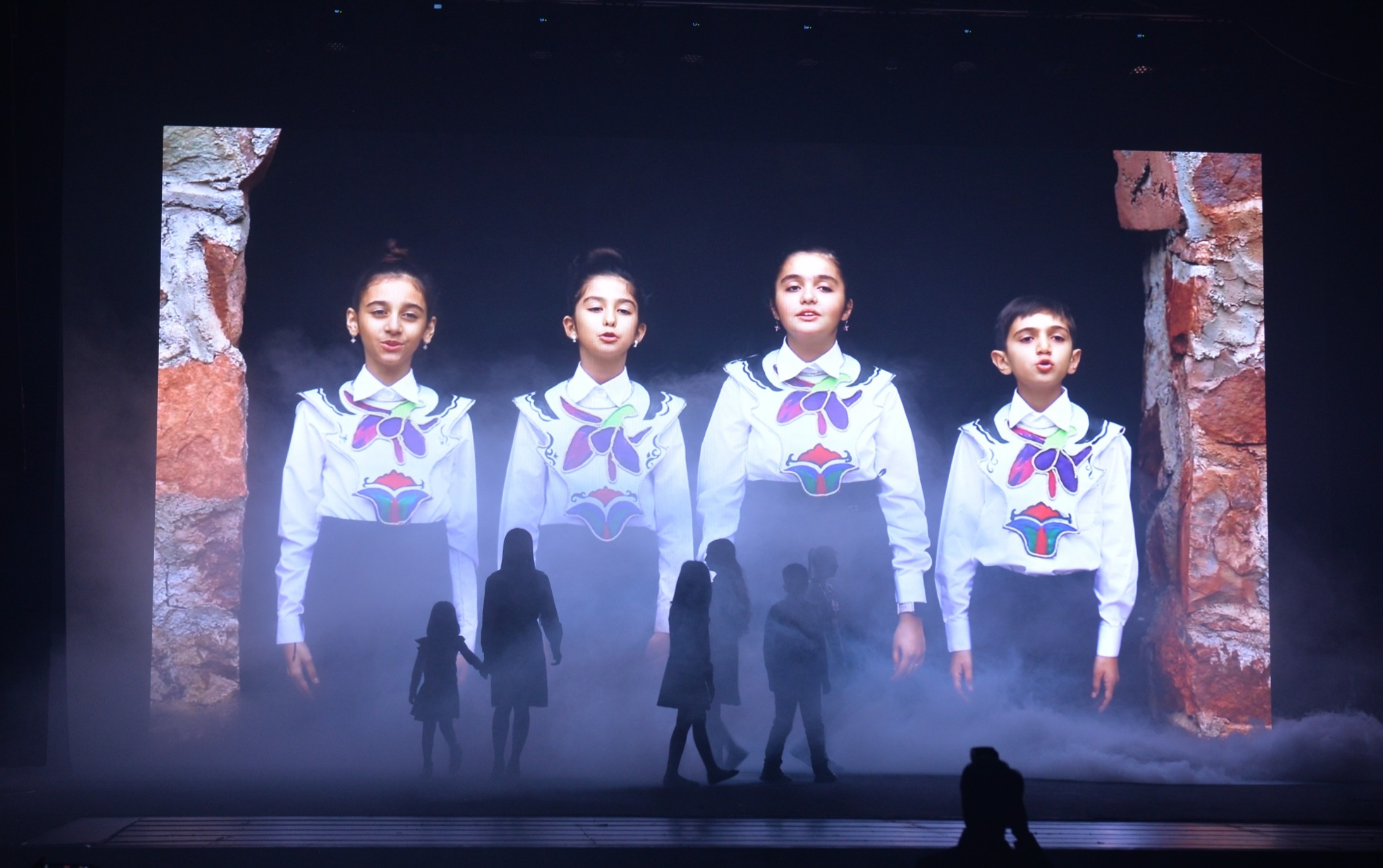 "Möcüzələr diyarına..." adlı tamaşanın budəfəki qəhrəmanları şəhid övladları idi