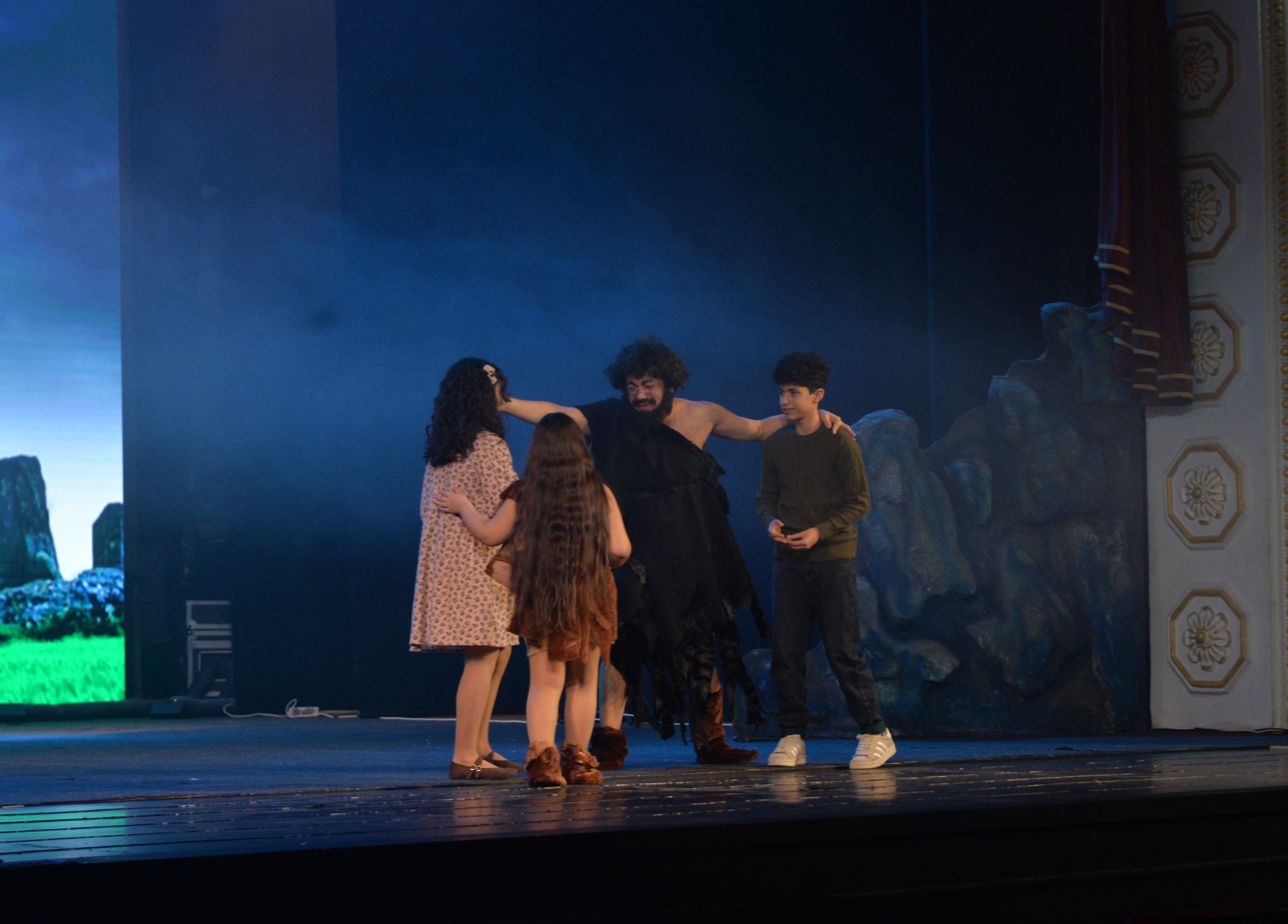 "Möcüzələr diyarına..." adlı tamaşanın budəfəki qəhrəmanları şəhid övladları idi