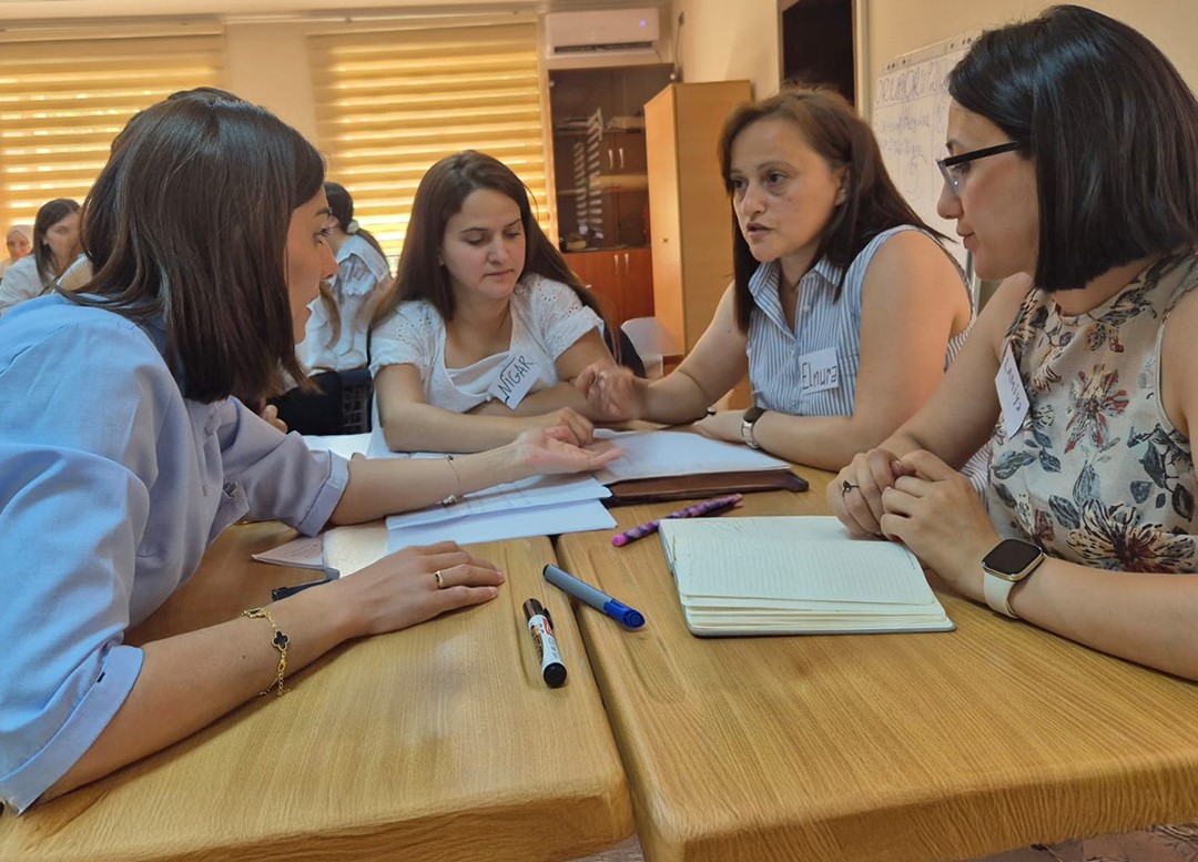 “Müasir metodist” layihəsi çərçivəsində təlimlər davam edir 