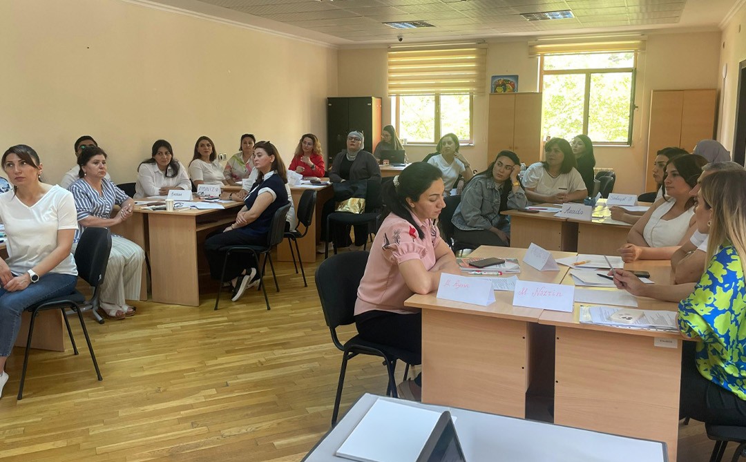 “Müasir metodist” müsabiqəsi çərçivəsində təlimlər davam edir