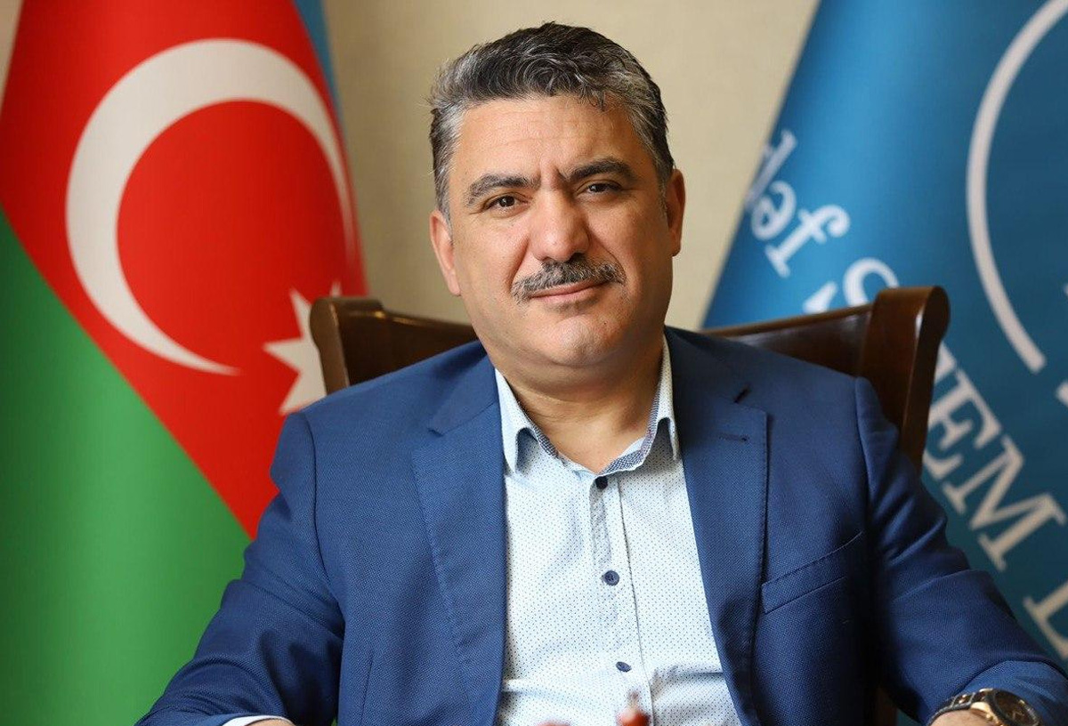 Müəllim sinifdə müəllim olar 