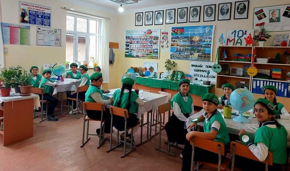 "Müəllim təkcə dərsi ilə deyil, şəxsiyyəti ilə də örnək olmalıdır” – Kənd müəllimi 