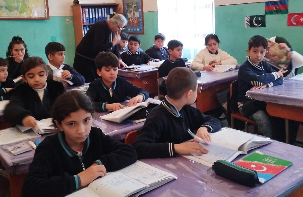 Müəllimlər şagirdlərini dövrün tələblərinə uyğun hazırlamalıdırlar - Qocaman müəllimlər təcrübələrini paylaşırlar 