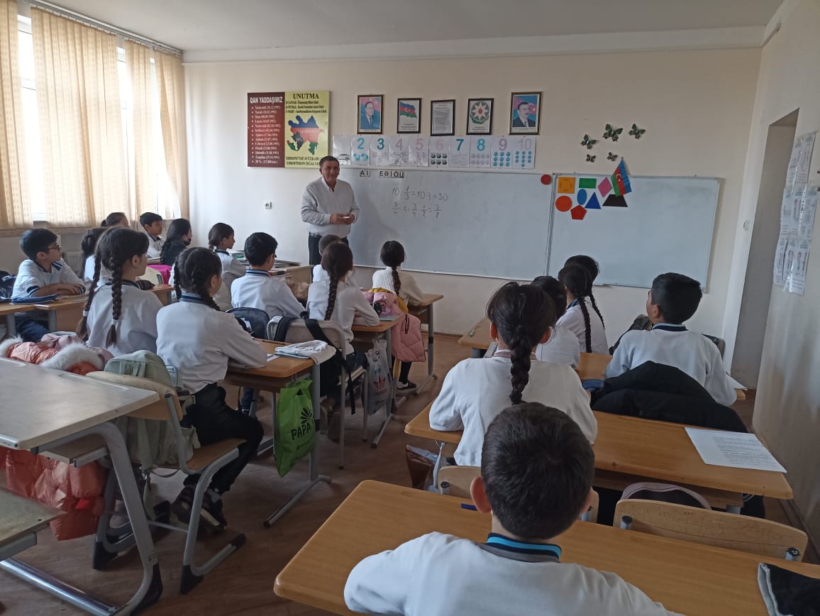 Müəllimlər şagirdlərini dövrün tələblərinə uyğun hazırlamalıdırlar - Qocaman müəllimlər təcrübələrini paylaşırlar