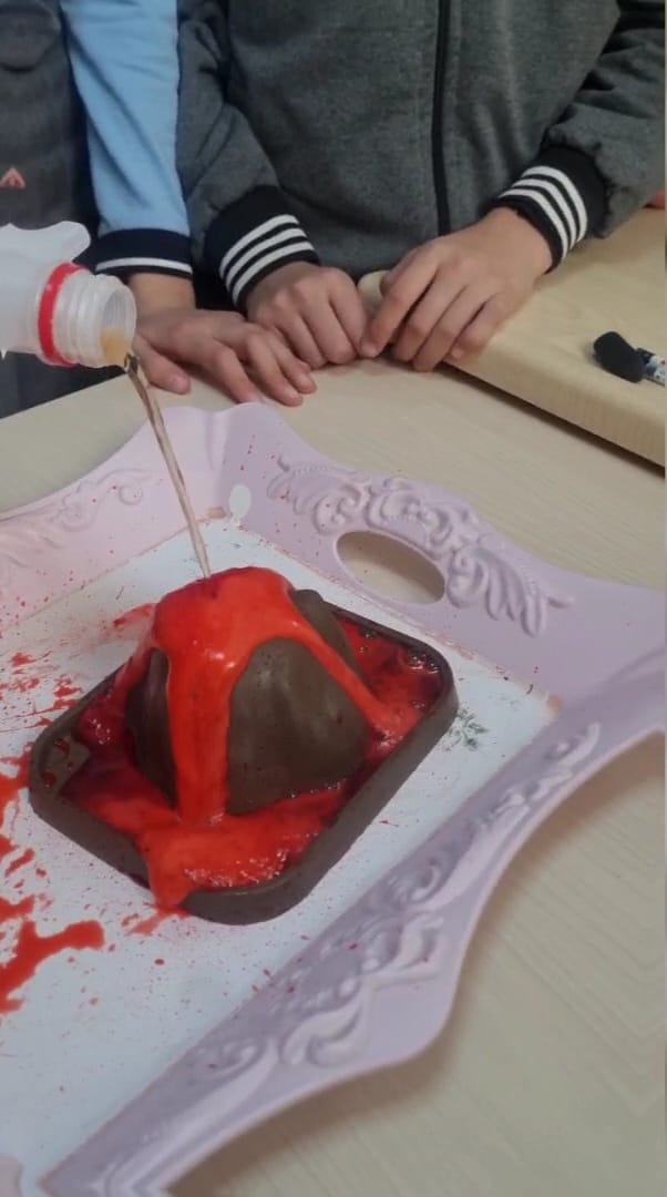 “Müəllimlərimin mənə verdiyi motivasiyanı indi öz şagirdlərimə ötürürəm” – Uğur yolu