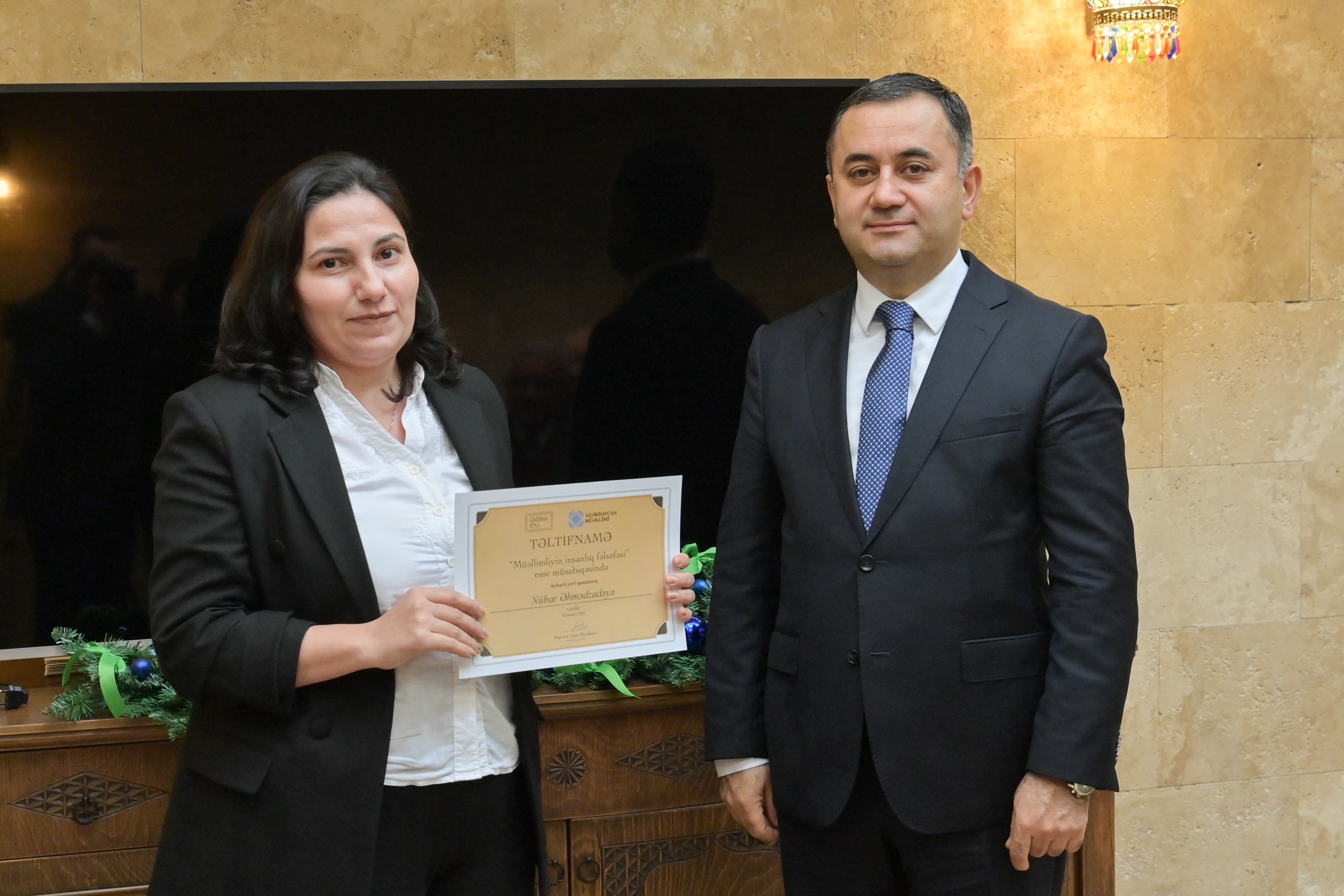 “Müəllimliyin insanlıq fəlsəfəsi” esse müsabiqəsinin qalibləri mükafatlandırılıb