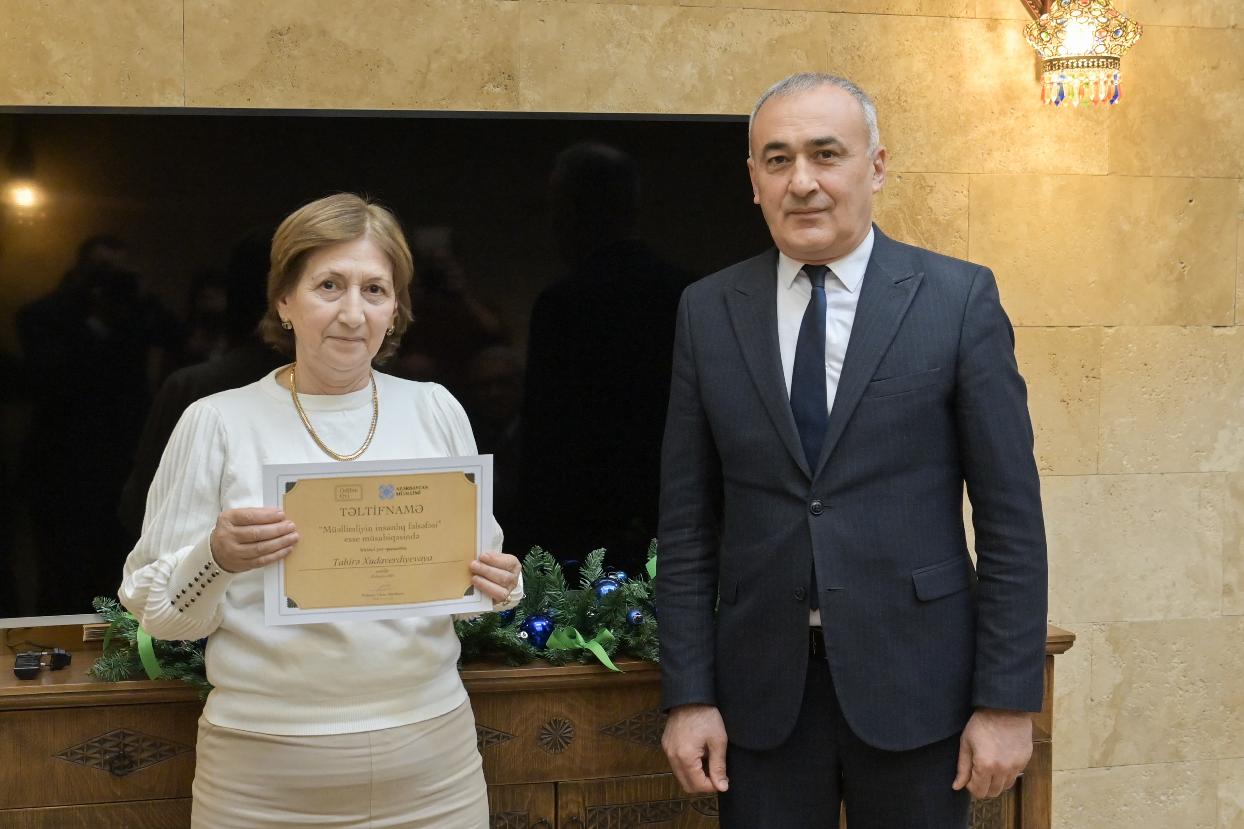 “Müəllimliyin insanlıq fəlsəfəsi” esse müsabiqəsinin qalibləri mükafatlandırılıb