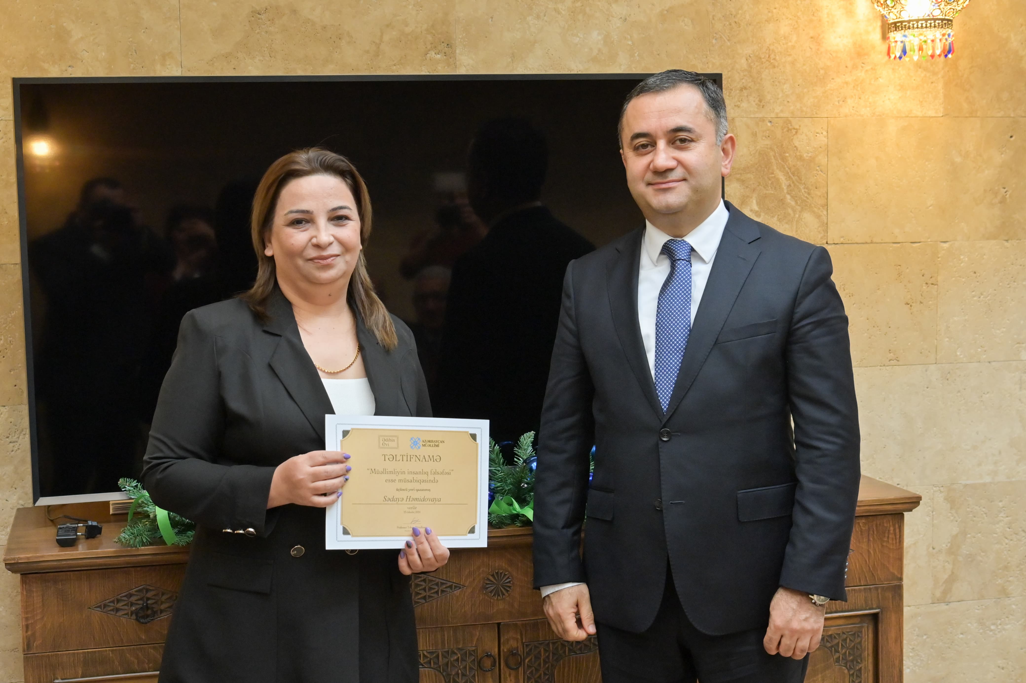 “Müəllimliyin insanlıq fəlsəfəsi” esse müsabiqəsinin qalibləri mükafatlandırılıb