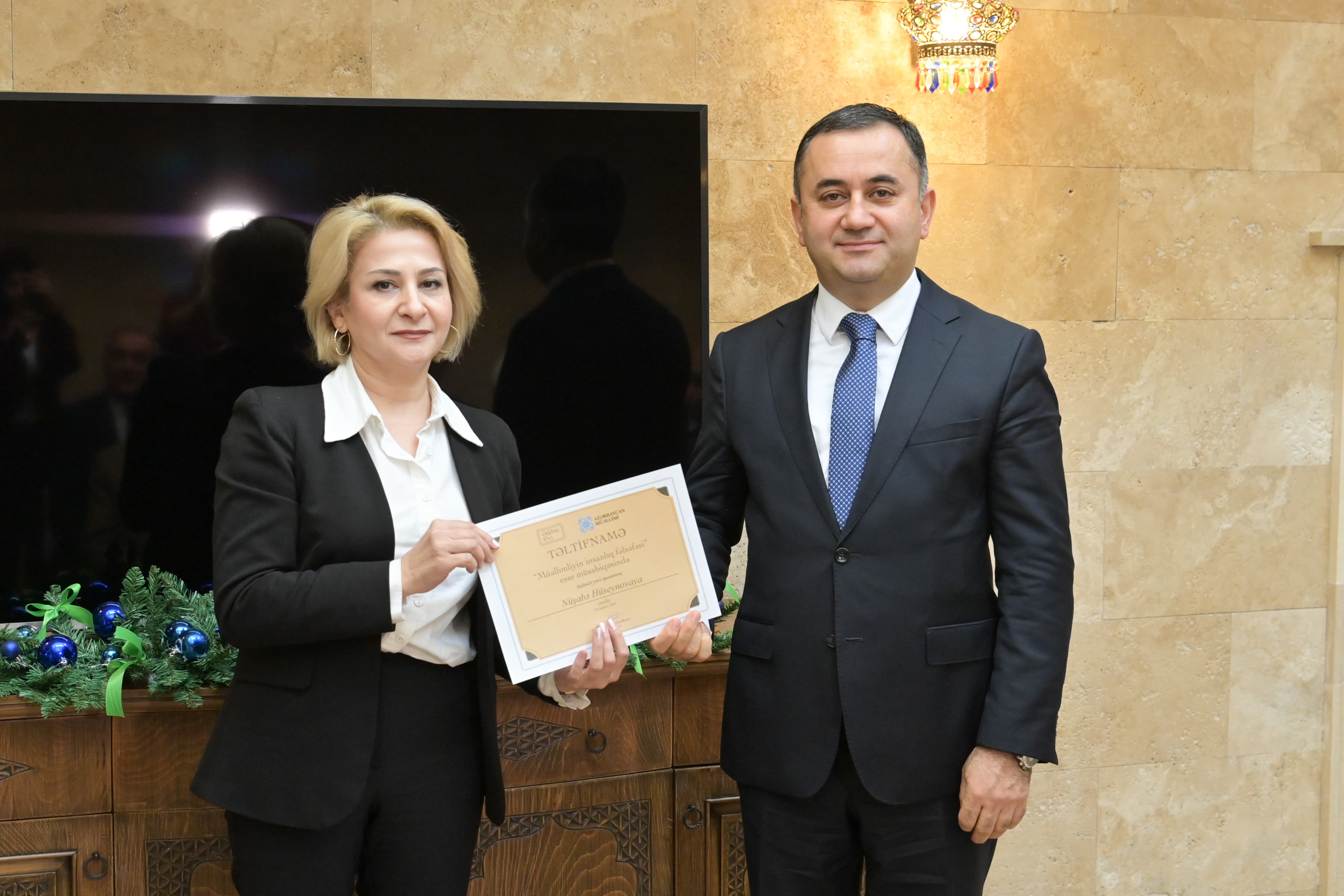 “Müəllimliyin insanlıq fəlsəfəsi” esse müsabiqəsinin qalibləri mükafatlandırılıb