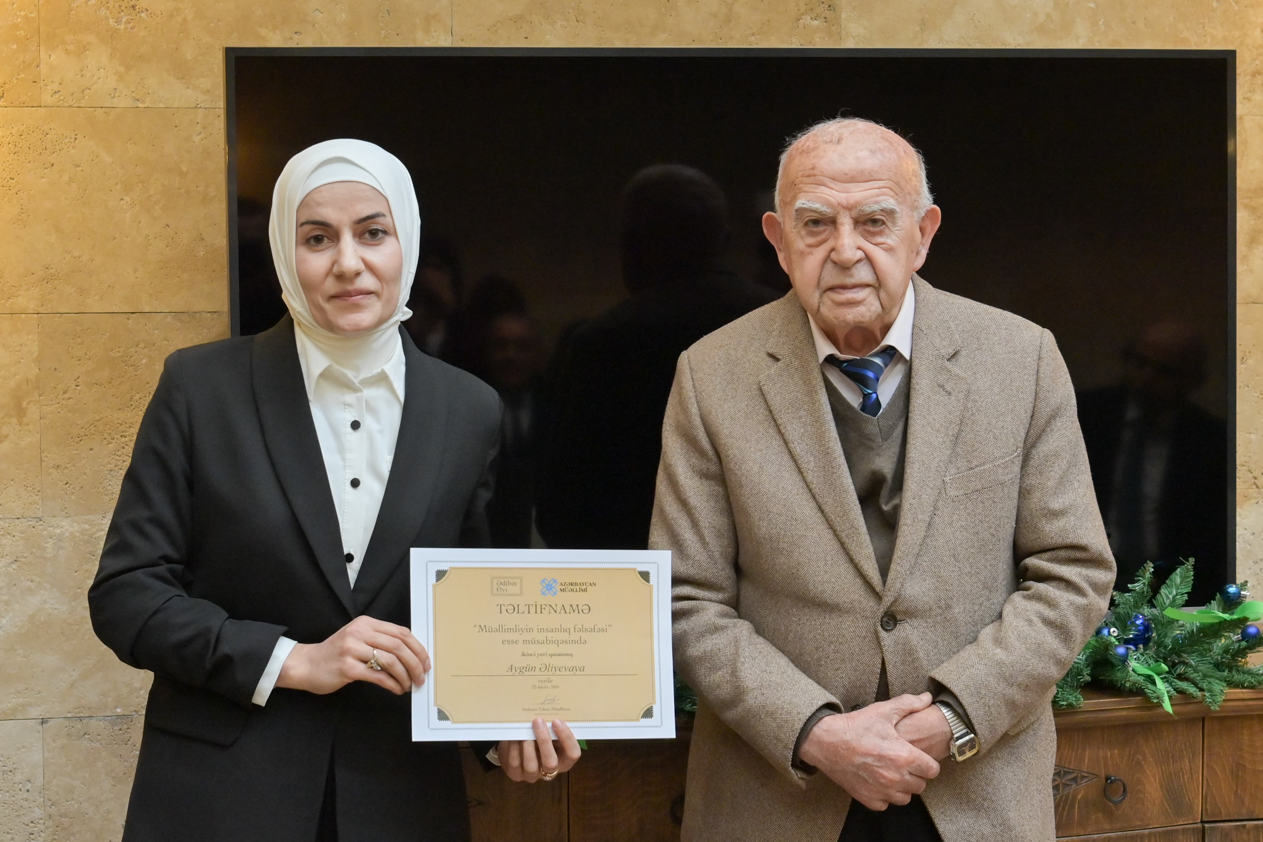 “Müəllimliyin insanlıq fəlsəfəsi” esse müsabiqəsinin qalibləri mükafatlandırılıb