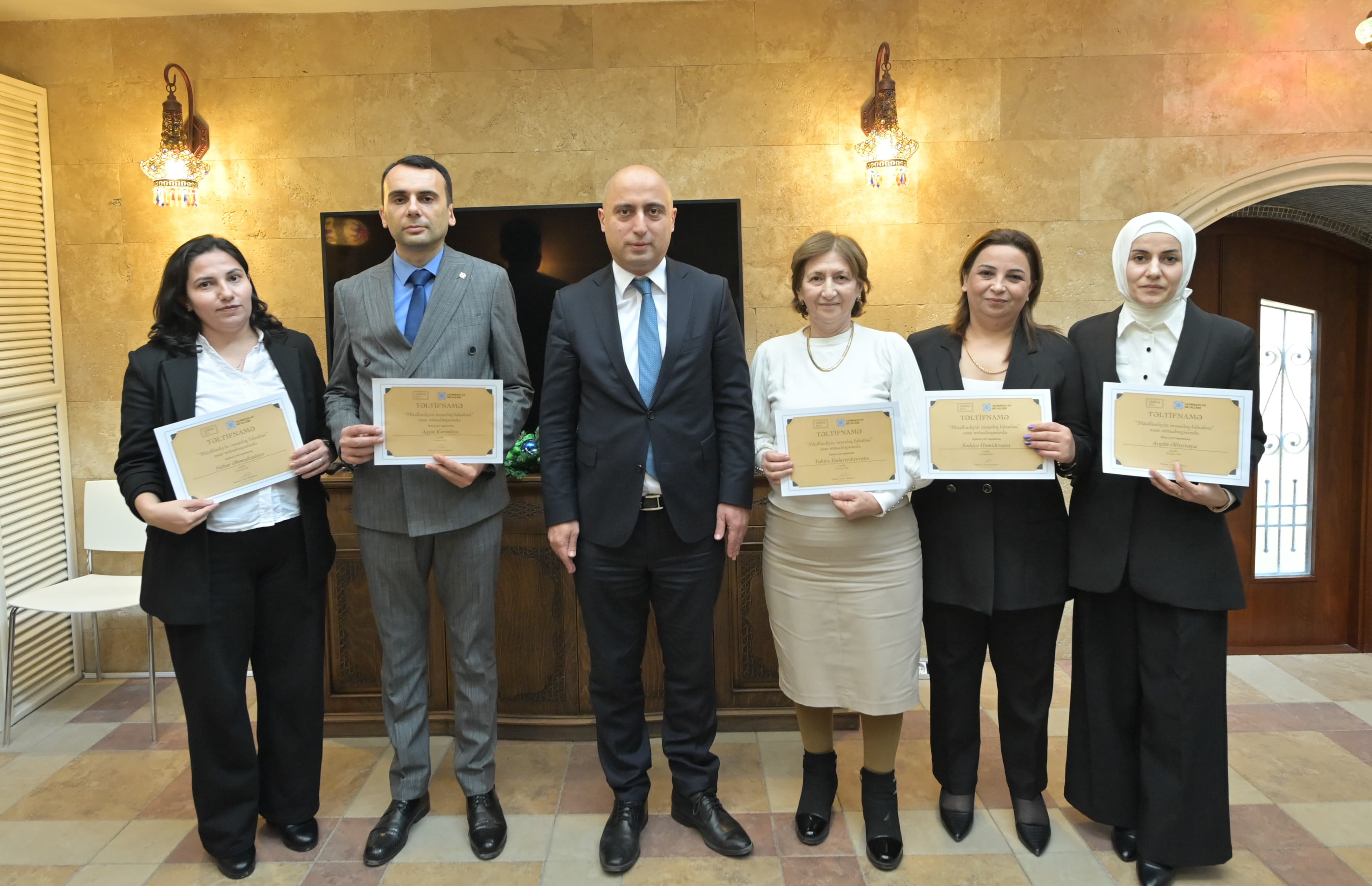 “Müəllimliyin insanlıq fəlsəfəsi” esse müsabiqəsinin qalibləri mükafatlandırılıb