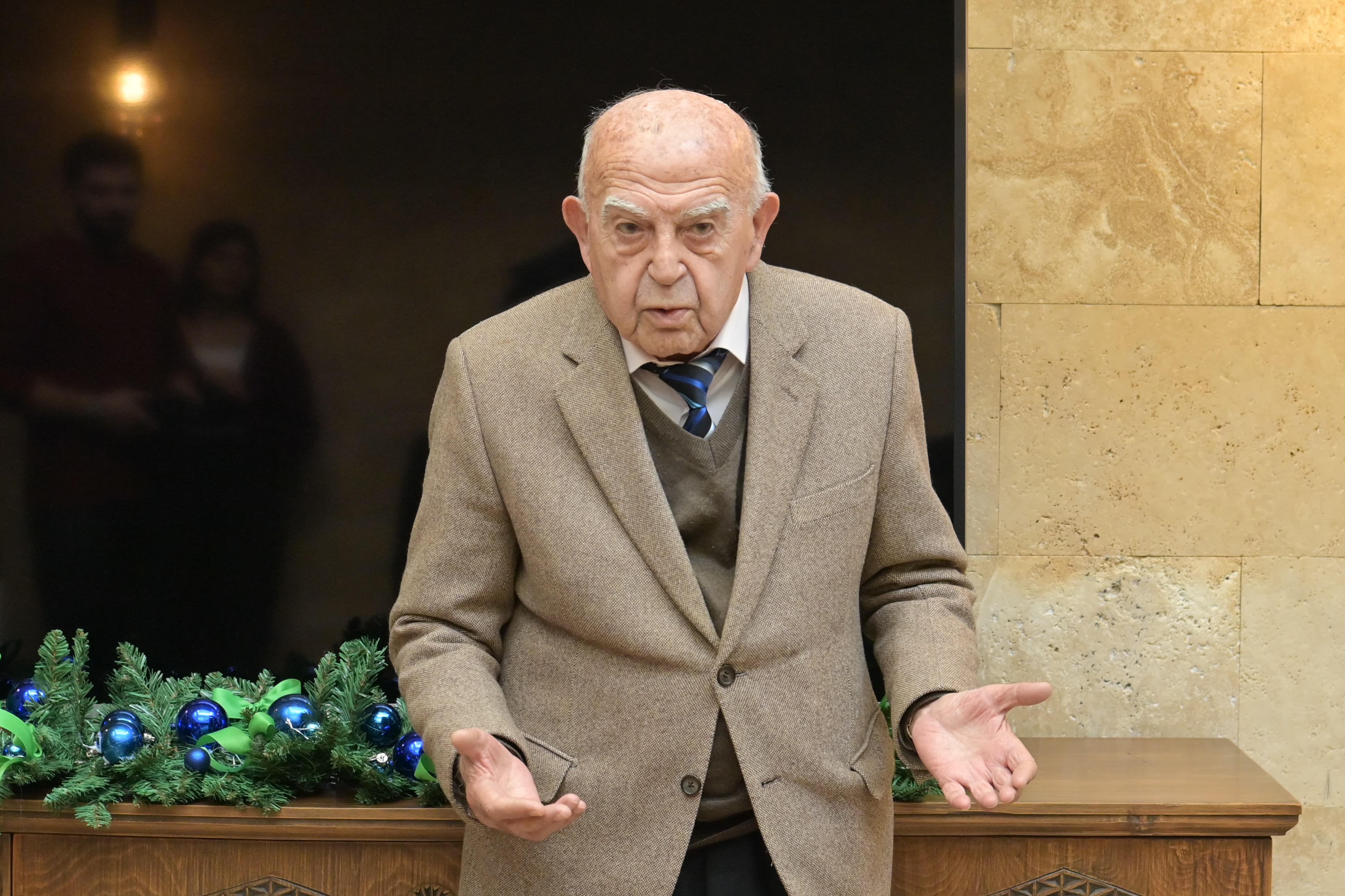 “Müəllimliyin insanlıq fəlsəfəsi” esse müsabiqəsinin qalibləri mükafatlandırılıb