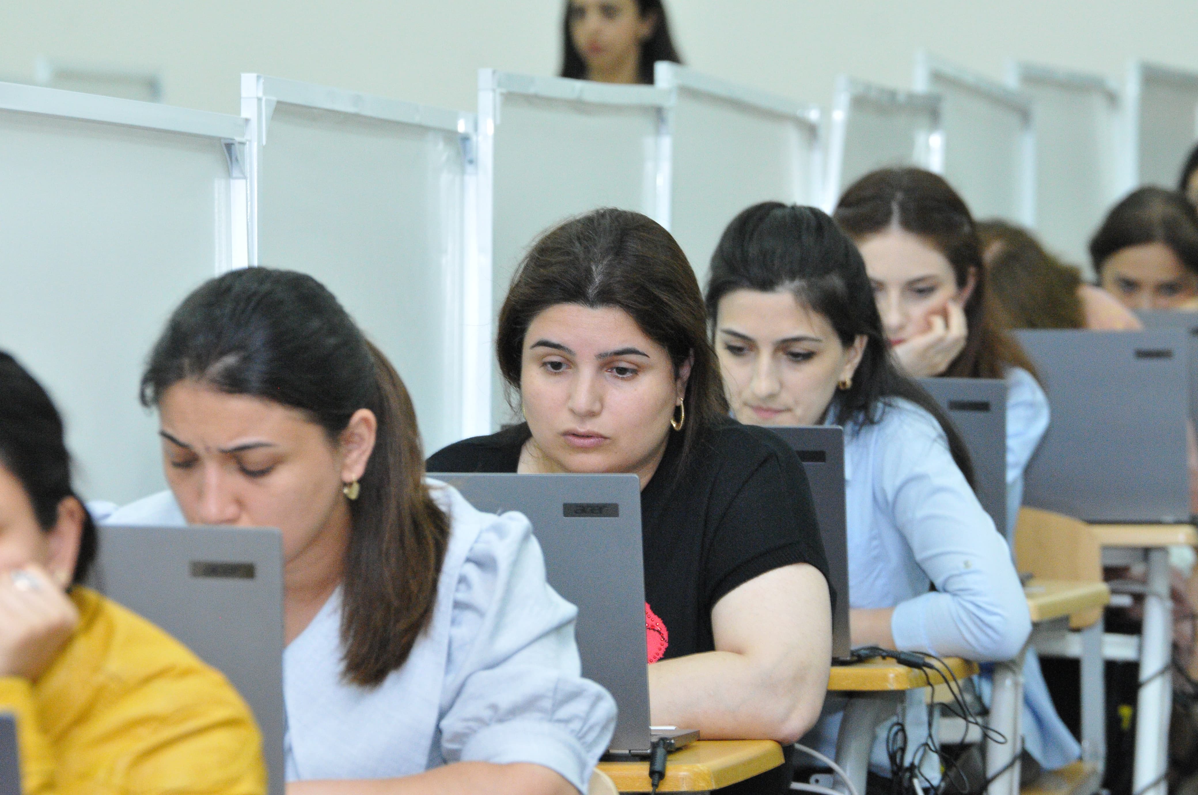 MÜTDA: 10 min namizəd eyni anda imtahan verə bilər 