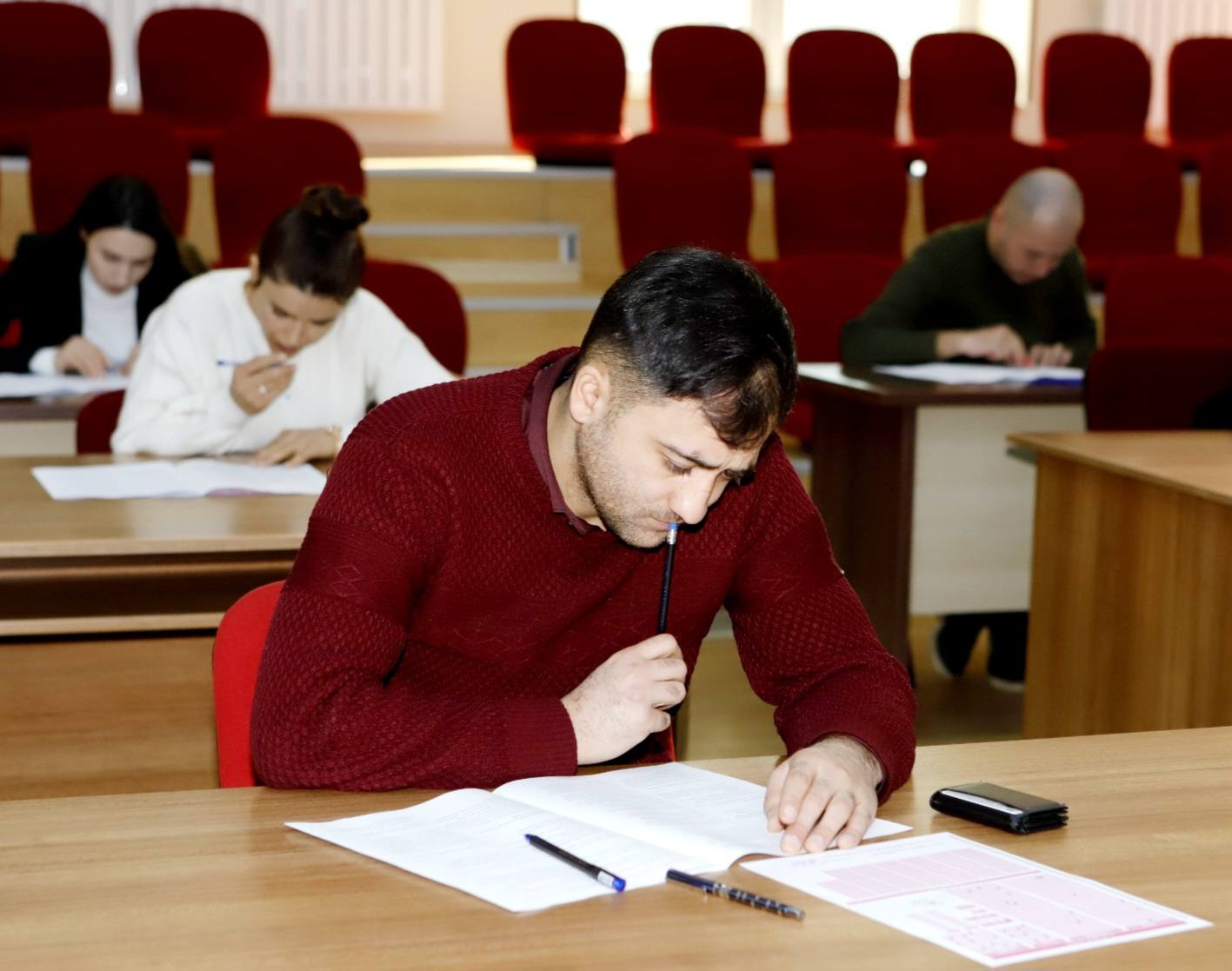 Naxçıvan məktəblərində psixoloq və kitabxanaçı işləmək istəyənlər imtahan veriblər