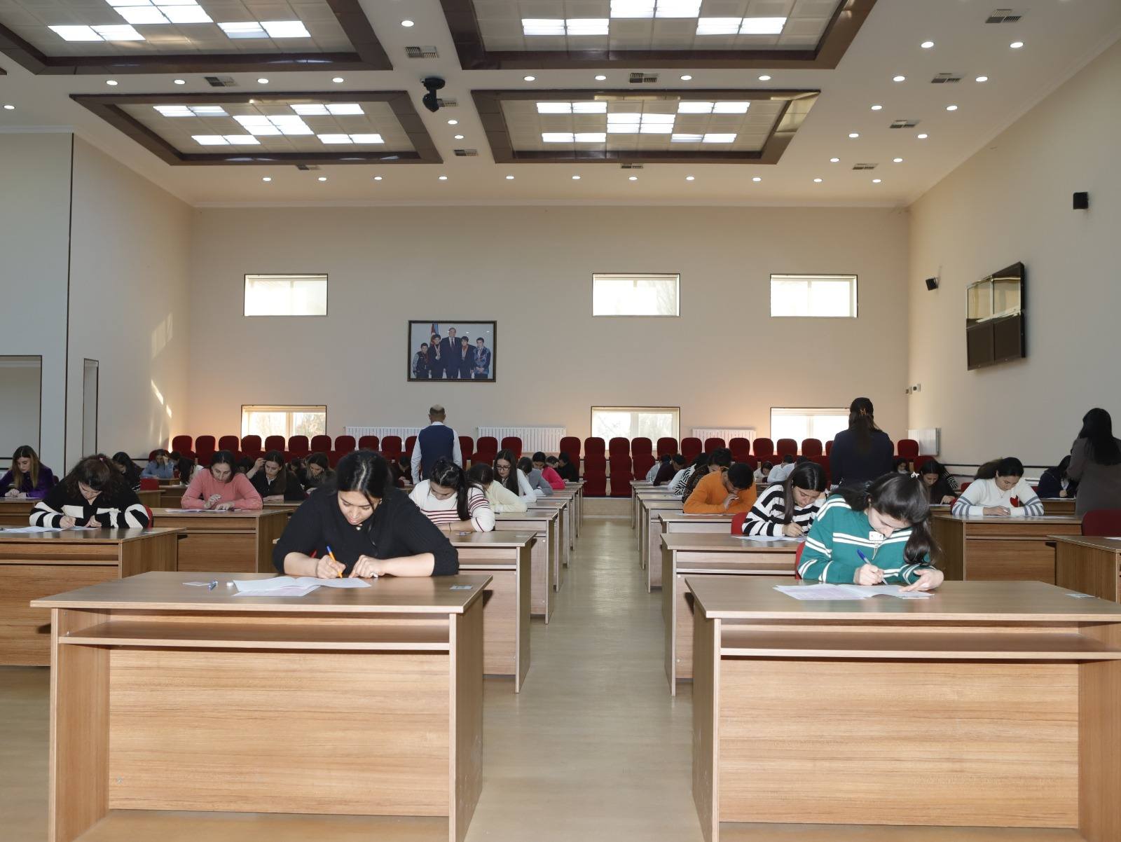 Naxçıvan məktəblərində psixoloq və kitabxanaçı işləmək istəyənlər imtahan veriblər