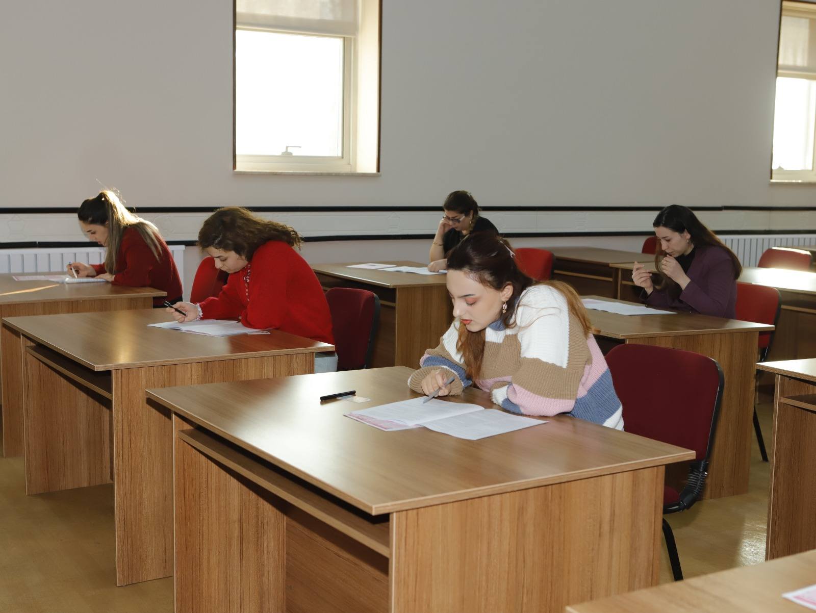 Naxçıvan məktəblərində psixoloq və kitabxanaçı işləmək istəyənlər imtahan veriblər