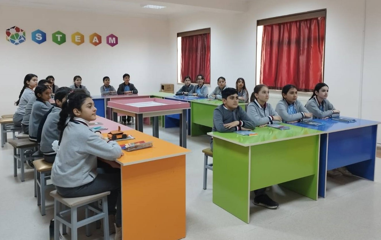 Naxçıvan STEAM Mərkəzində məktəblilər üçün onlayn dərs keçirilib 