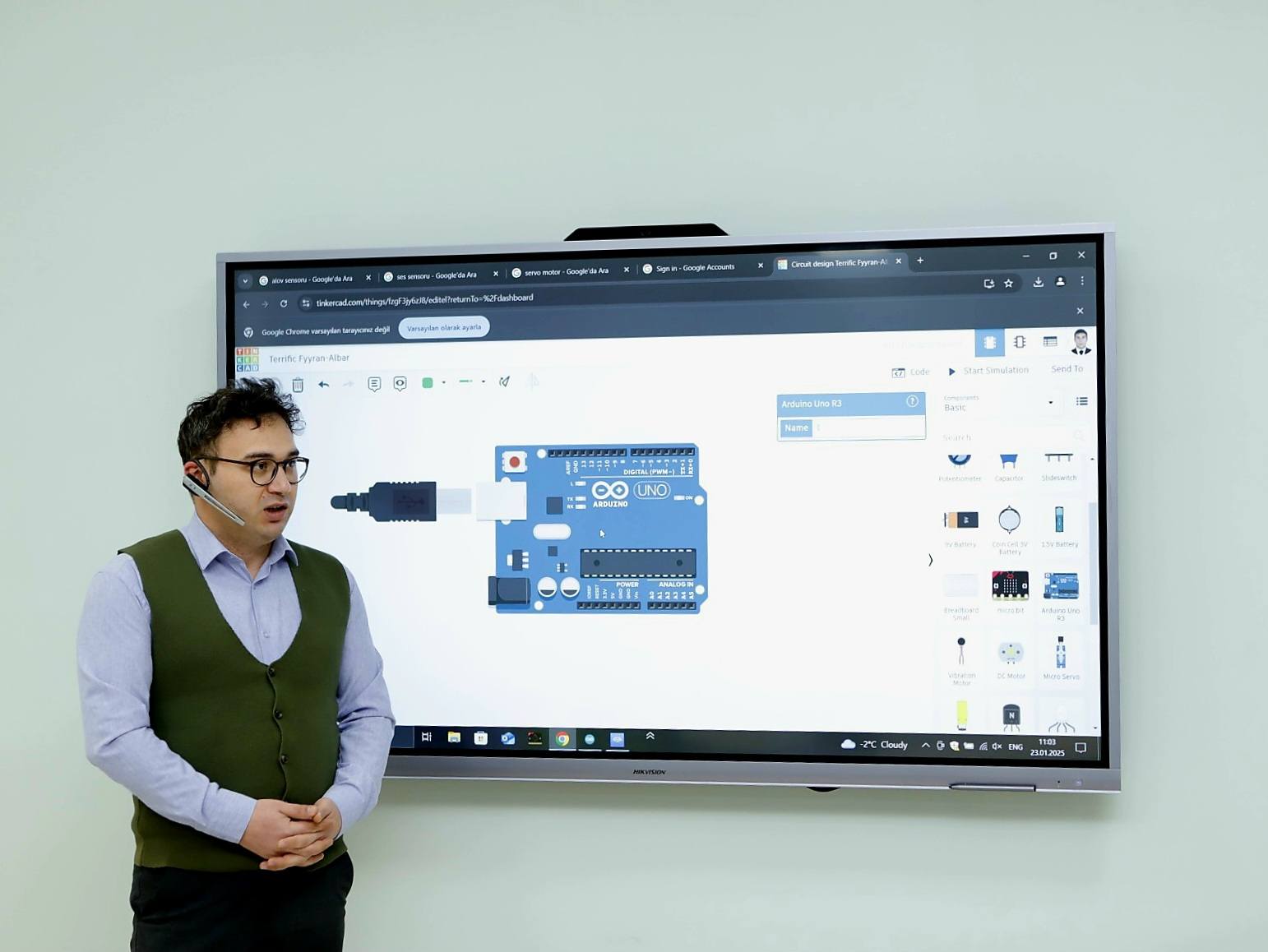 Naxçıvan STEAM Mərkəzində məktəblilər üçün onlayn dərs keçirilib