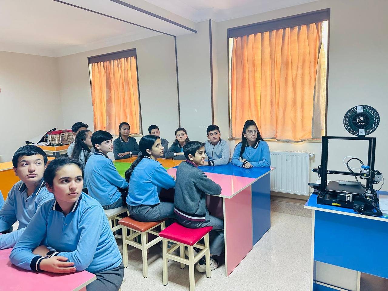 Naxçıvan STEAM Mərkəzində məktəblilər üçün onlayn dərs keçirilib