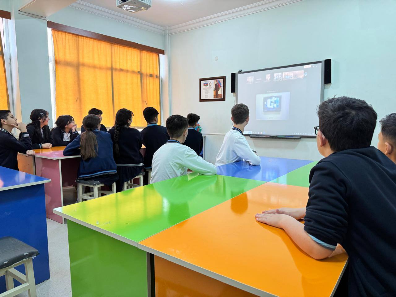 Naxçıvan STEAM Mərkəzində şagirdlər üçün onlayn dərs keçirilib