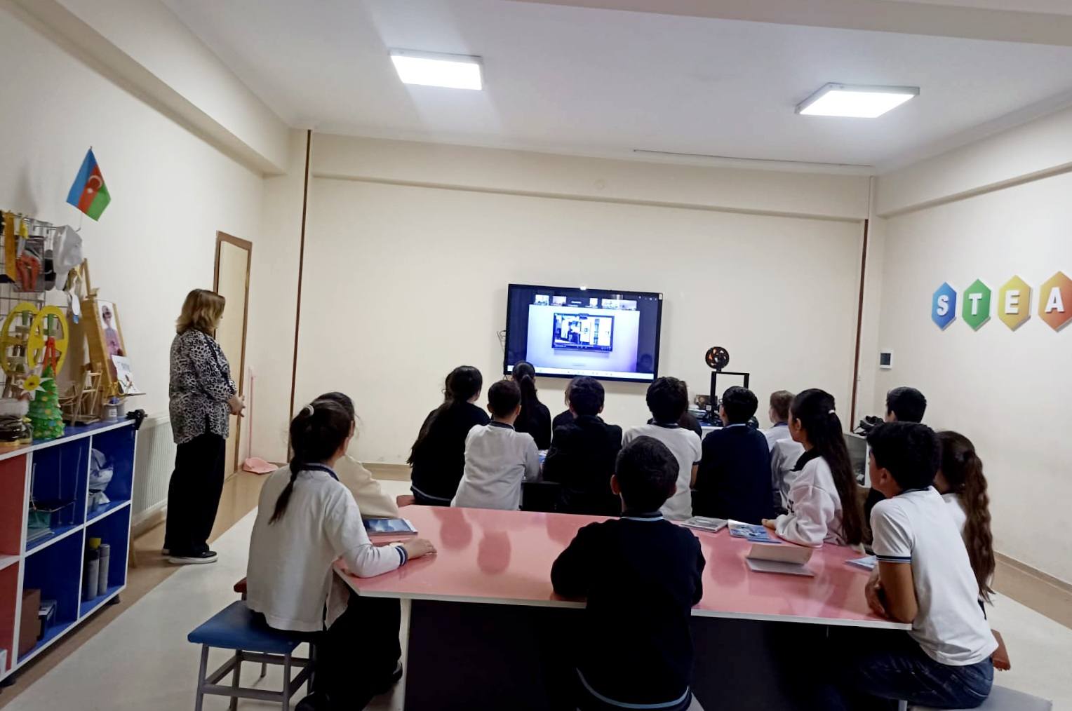 Naxçıvan STEAM Mərkəzində şagirdlər üçün onlayn dərs keçirilib