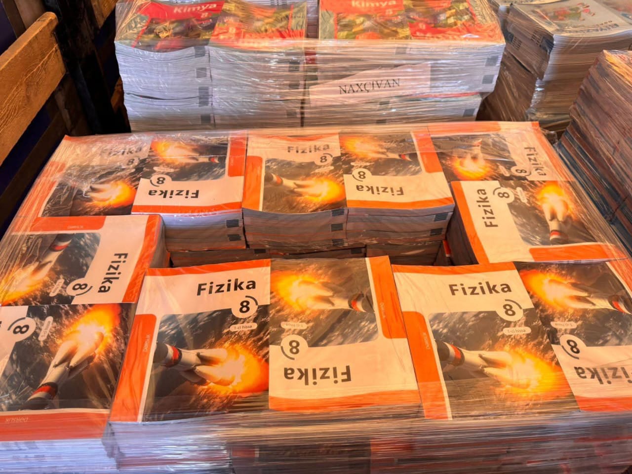 Naxçıvana 170 mindən artıq dərslik gətirilib