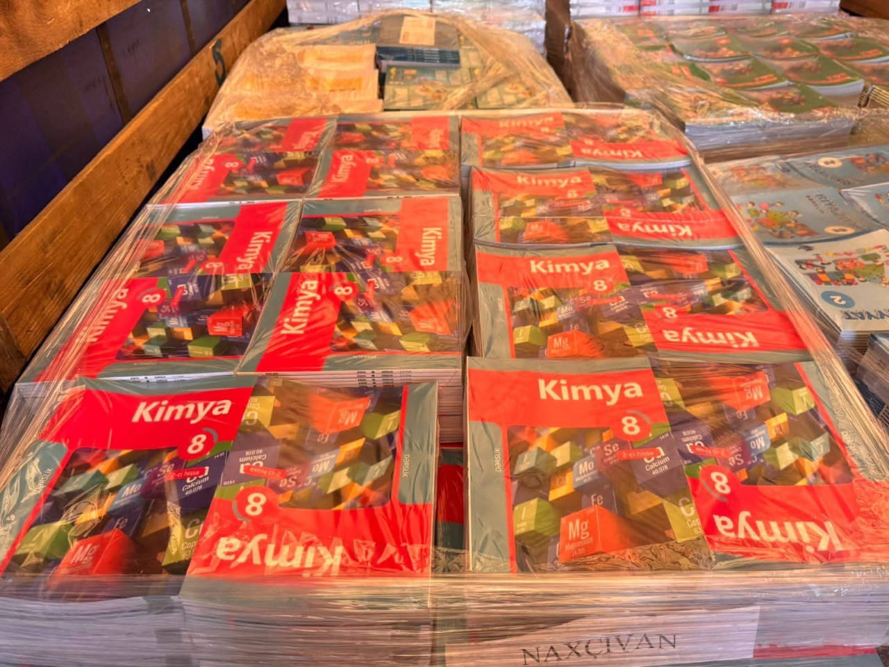 Naxçıvana 170 mindən artıq dərslik gətirilib